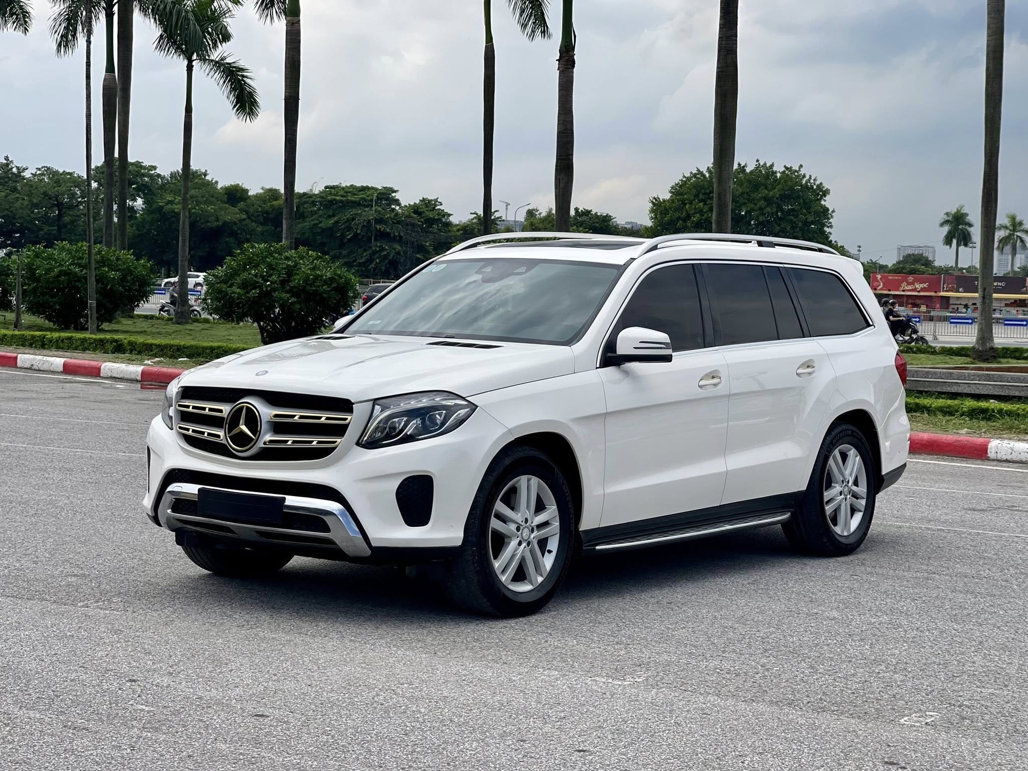 Có 1,5 tỷ, thay vì Everest có thể mua Mercedes-Benz GLS 350d: Được xe Đức sang chảnh nhưng đổi lại đã hết 'nguyên tem' tới 8 năm- Ảnh 1. Có 1,5 tỷ, thay vì Everest có thể mua Mercedes-Benz GLS 350d: Được xe Đức sang chảnh nhưng đổi lại đã hết 'nguyên tem' tới 8 năm- Ảnh 1.