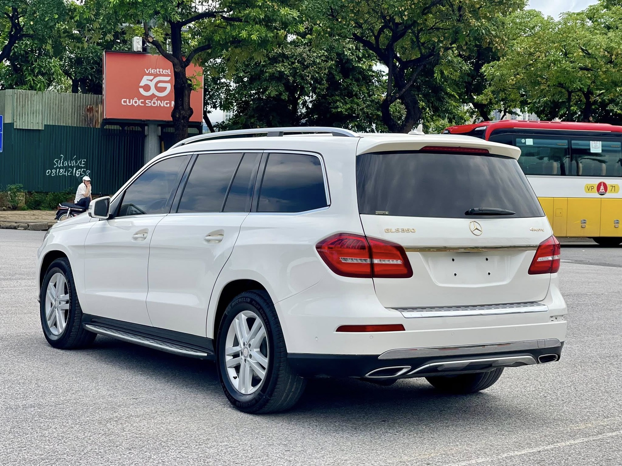 Có 1,5 tỷ, thay vì Everest có thể mua Mercedes-Benz GLS 350d: Được xe Đức sang chảnh nhưng đổi lại đã hết 'nguyên tem' tới 8 năm- Ảnh 4. Có 1,5 tỷ, thay vì Everest có thể mua Mercedes-Benz GLS 350d: Được xe Đức sang chảnh nhưng đổi lại đã hết 'nguyên tem' tới 8 năm- Ảnh 4.