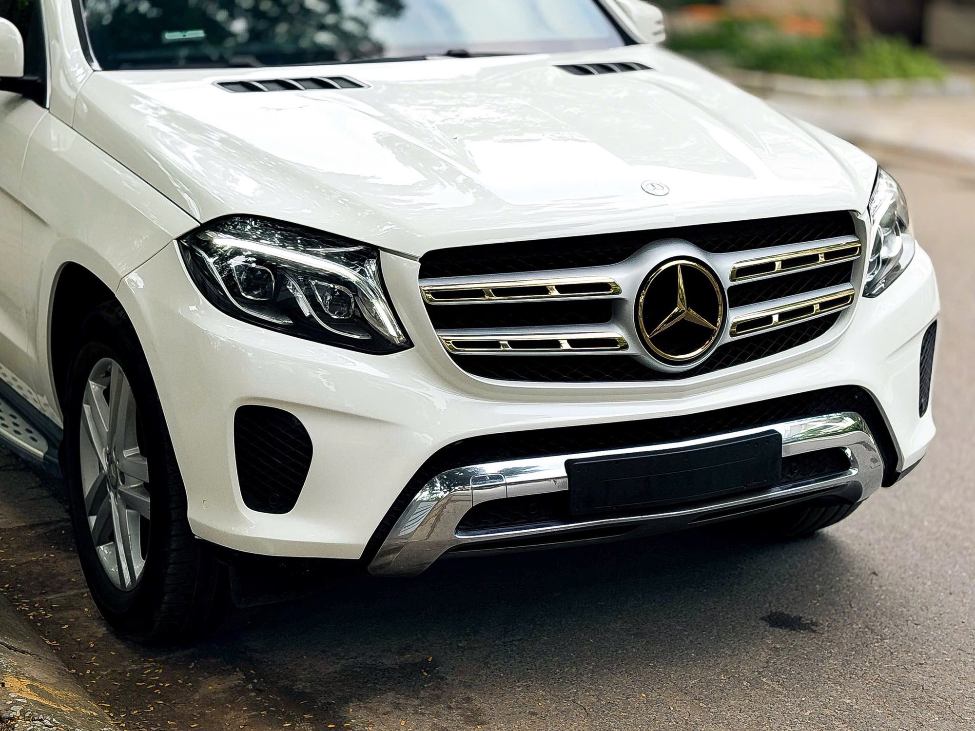 Có 1,5 tỷ, thay vì Everest có thể mua Mercedes-Benz GLS 350d: Được xe Đức sang chảnh nhưng đổi lại đã hết 'nguyên tem' tới 8 năm- Ảnh 2. Có 1,5 tỷ, thay vì Everest có thể mua Mercedes-Benz GLS 350d: Được xe Đức sang chảnh nhưng đổi lại đã hết 'nguyên tem' tới 8 năm- Ảnh 2.