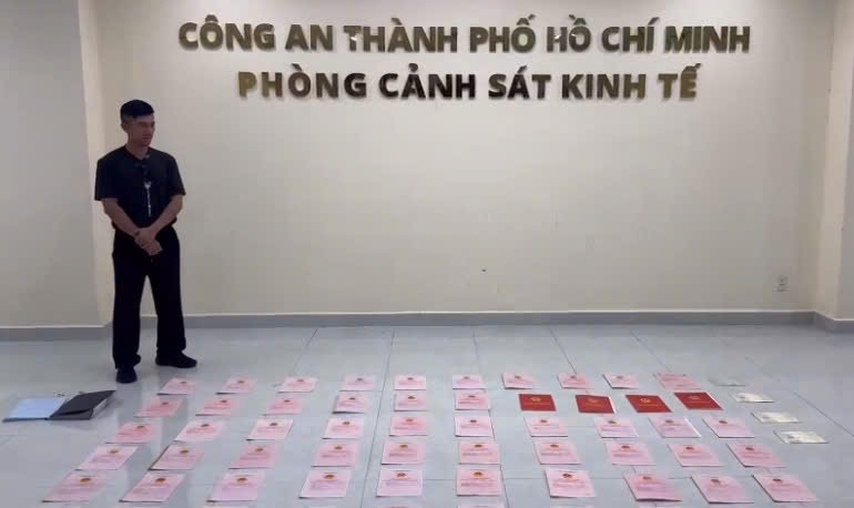 Lương Bằng Quang liên tục bấm sai mật khẩu khiến két sắt chứa 80 sổ đỏ bị khoá hoàn toàn- Ảnh 1. Lương Bằng Quang liên tục bấm sai mật khẩu khiến két sắt chứa 80 sổ đỏ bị khoá hoàn toàn- Ảnh 1.