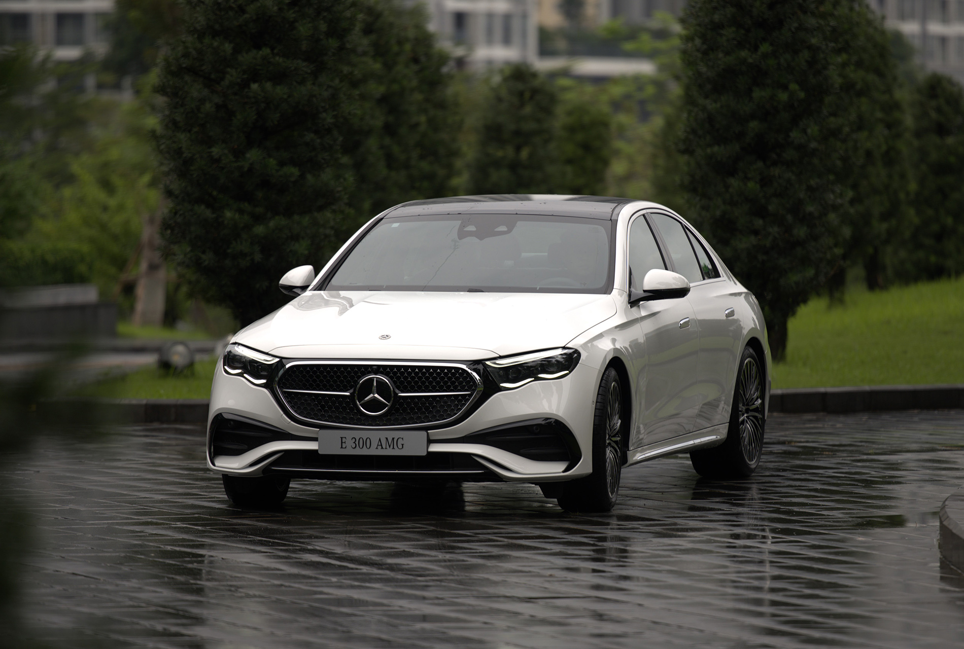 Mercedes-Benz E-Class 2025 chính thức ra mắt tại Việt Nam: Lột xác từ trong ra ngoài, giá 2,45- 3,2 tỷ đồng- Ảnh 10. Mercedes-Benz E-Class 2025 chính thức ra mắt tại Việt Nam: Lột xác từ trong ra ngoài, giá 2,45- 3,2 tỷ đồng- Ảnh 10.