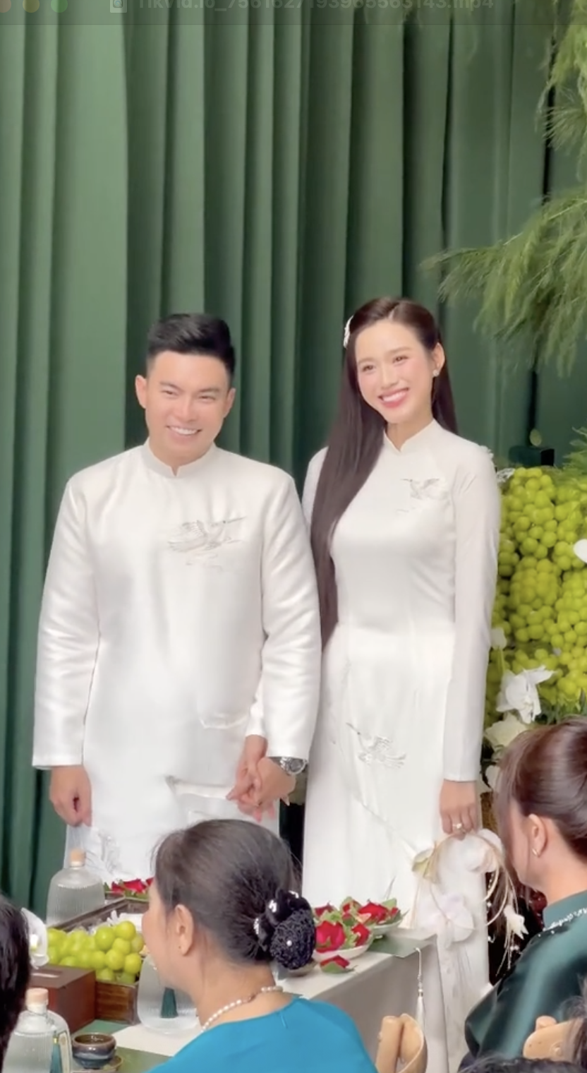 Diện mạo chồng Tổng giám đốc của Đỗ Hà quá oke, bố chồng chủ tịch hiếm hoi lộ diện- Ảnh 1. Diện mạo chồng Tổng giám đốc của Đỗ Hà quá oke, bố chồng chủ tịch hiếm hoi lộ diện- Ảnh 1.