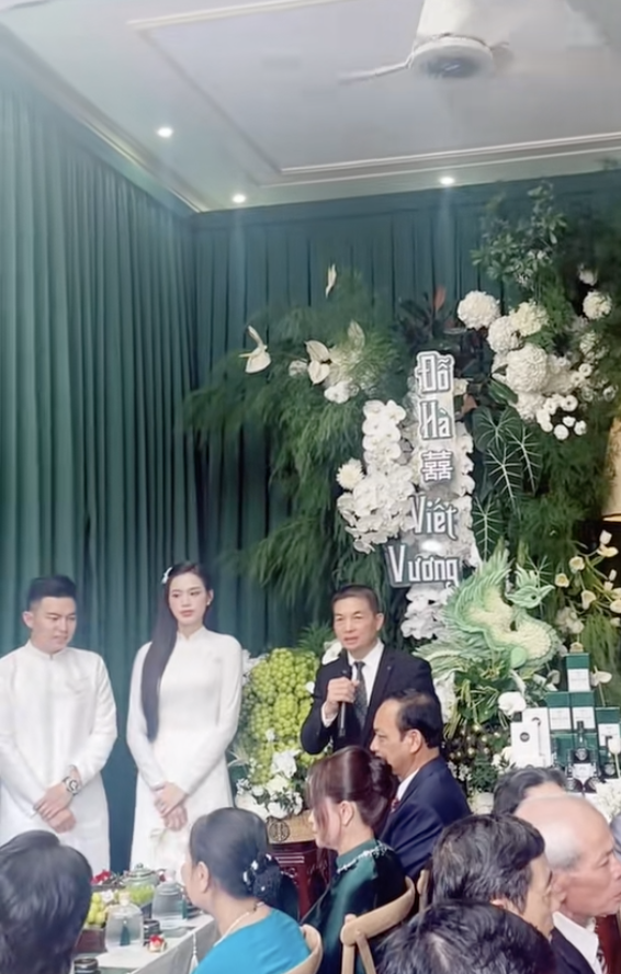 Diện mạo chồng Tổng giám đốc của Đỗ Hà quá oke, bố chồng chủ tịch hiếm hoi lộ diện- Ảnh 5. Diện mạo chồng Tổng giám đốc của Đỗ Hà quá oke, bố chồng chủ tịch hiếm hoi lộ diện- Ảnh 5.