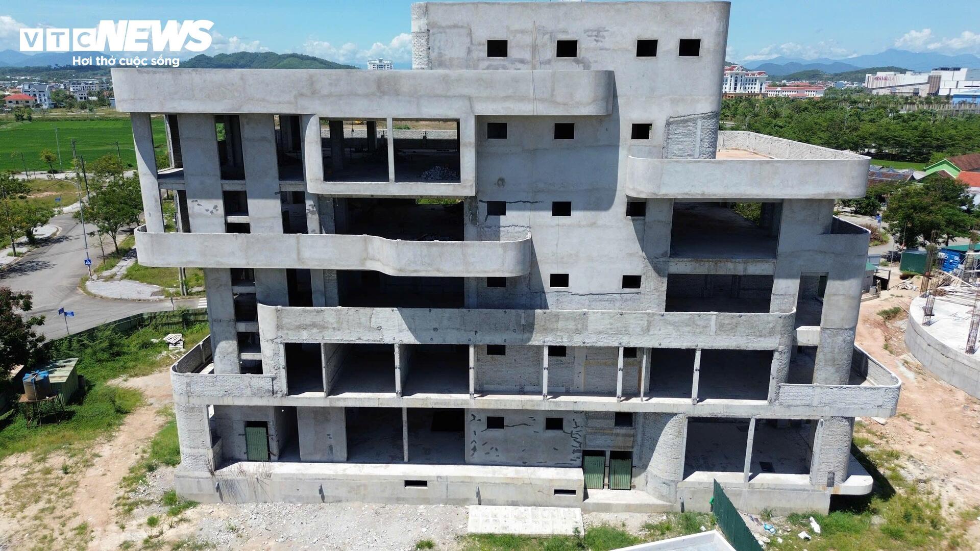 Cận cảnh toà nhà công nghệ ở Huế 'đứng bánh' vì nhà thầu thi công 'chạy làng'- Ảnh 7. Cận cảnh toà nhà công nghệ ở Huế 'đứng bánh' vì nhà thầu thi công 'chạy làng'- Ảnh 7.