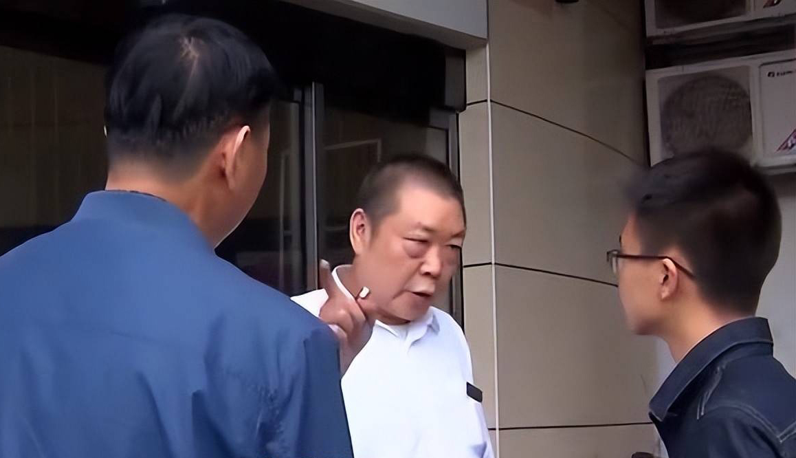 Cha mẹ sang tên nhà cho 2 anh trai, con trai út tức giận 6 năm không về nhà, cha qua đời cũng chẳng một lời hỏi thăm- Ảnh 1. Cha mẹ sang tên nhà cho 2 anh trai, con trai út tức giận 6 năm không về nhà, cha qua đời cũng chẳng một lời hỏi thăm- Ảnh 1.