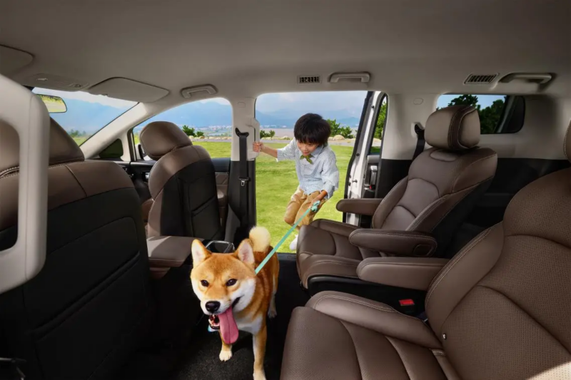 Anh em của Wuling Mini EV chính thức mở bán: MPV có 3 tùy chọn động cơ, phạm vi hoạt động hơn 1.100 km, giá rẻ giật mình chưa đến 300 triệu đồng- Ảnh 4. Anh em của Wuling Mini EV chính thức mở bán: MPV có 3 tùy chọn động cơ, phạm vi hoạt động hơn 1.100 km, giá rẻ giật mình chưa đến 300 triệu đồng- Ảnh 4.