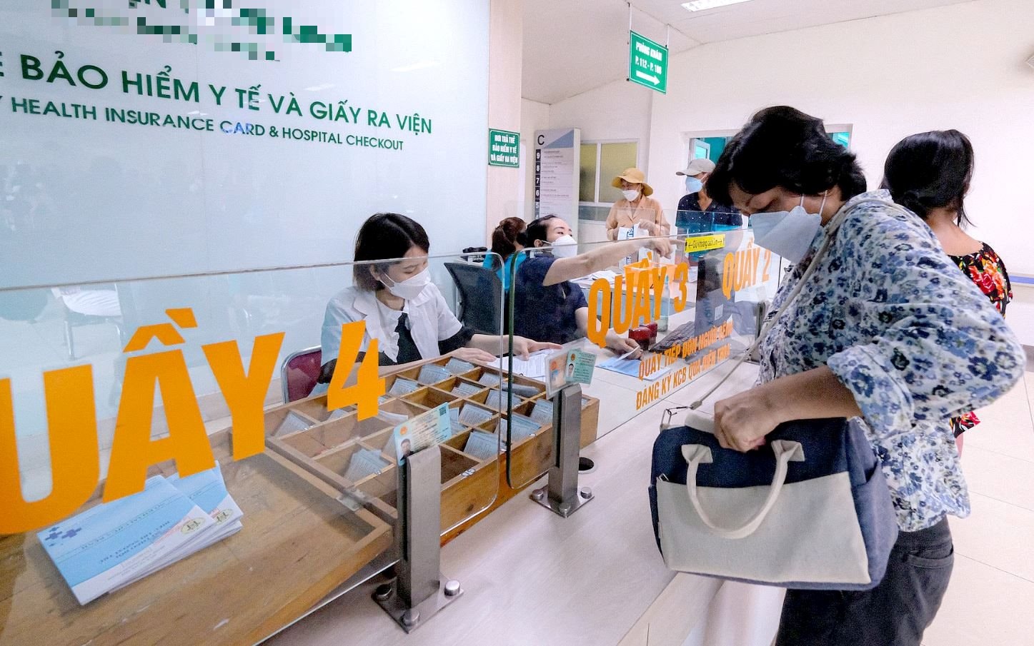 BHXH Việt Nam phát thông báo quan trọng liên quan đến việc thu phí 50.000 đồng khi đổi nơi đăng ký khám, chữa bệnh BHYT ban đầu- Ảnh 1. BHXH Việt Nam phát thông báo quan trọng liên quan đến việc thu phí 50.000 đồng khi đổi nơi đăng ký khám, chữa bệnh BHYT ban đầu- Ảnh 1.