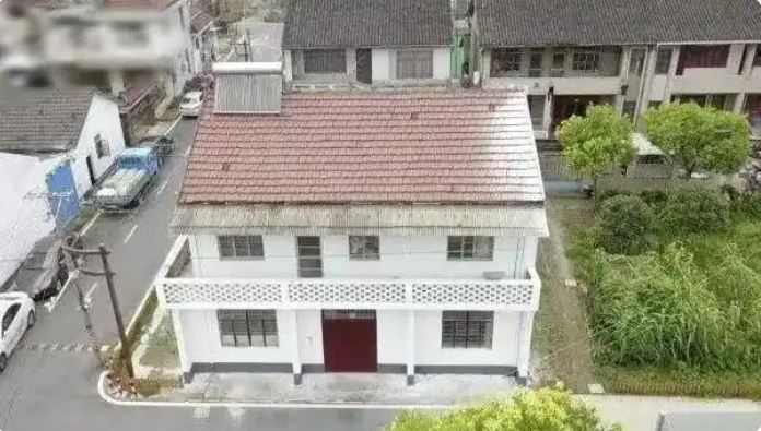 50 cụ già góp hơn 184 triệu đồng mua căn nhà 200m² làm “viện dưỡng lão tự quản”: 21 năm sau dù người còn, người mất nhưng nơi ấy vẫn sáng đèn- Ảnh 2. 50 cụ già góp hơn 184 triệu đồng mua căn nhà 200m² làm “viện dưỡng lão tự quản”: 21 năm sau dù người còn, người mất nhưng nơi ấy vẫn sáng đèn- Ảnh 2.