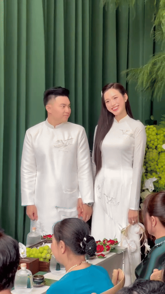 Diện mạo chồng Tổng giám đốc của Đỗ Hà quá oke, bố chồng chủ tịch hiếm hoi lộ diện- Ảnh 2. Diện mạo chồng Tổng giám đốc của Đỗ Hà quá oke, bố chồng chủ tịch hiếm hoi lộ diện- Ảnh 2.
