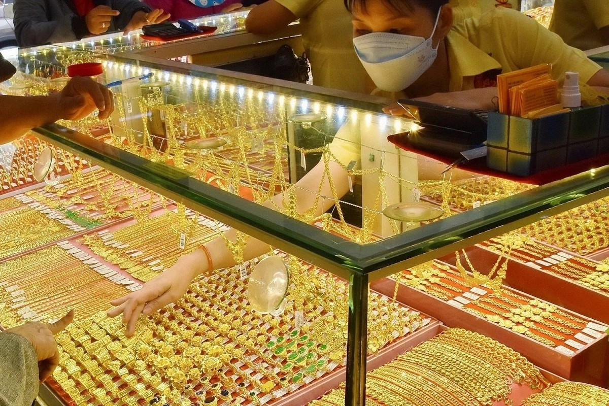 Thấy vàng "leo đỉnh", người đàn ông ở Trung Quốc vay tiền mua vàng rồi mất trắng 6 năm lương chỉ trong một ngày- Ảnh 1. Thấy vàng "leo đỉnh", người đàn ông ở Trung Quốc vay tiền mua vàng rồi mất trắng 6 năm lương chỉ trong một ngày- Ảnh 1.