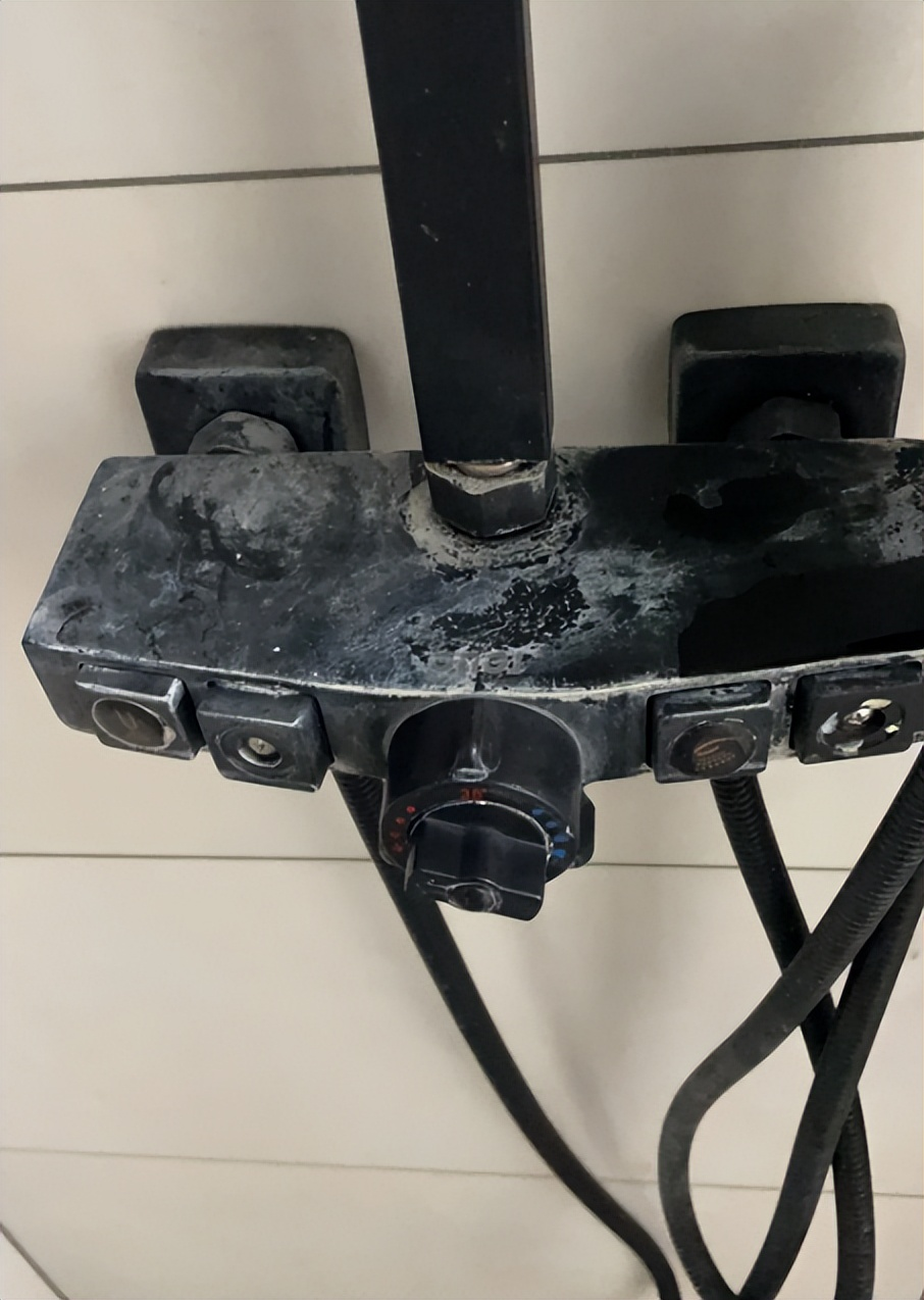 Nhà thầu 10 năm kinh nghiệm tiết lộ: 4 thiết kế tưởng sang mà cực khổ khi dùng - tôi nhất quyết không làm lại- Ảnh 4. Nhà thầu 10 năm kinh nghiệm tiết lộ: 4 thiết kế tưởng sang mà cực khổ khi dùng - tôi nhất quyết không làm lại- Ảnh 4.