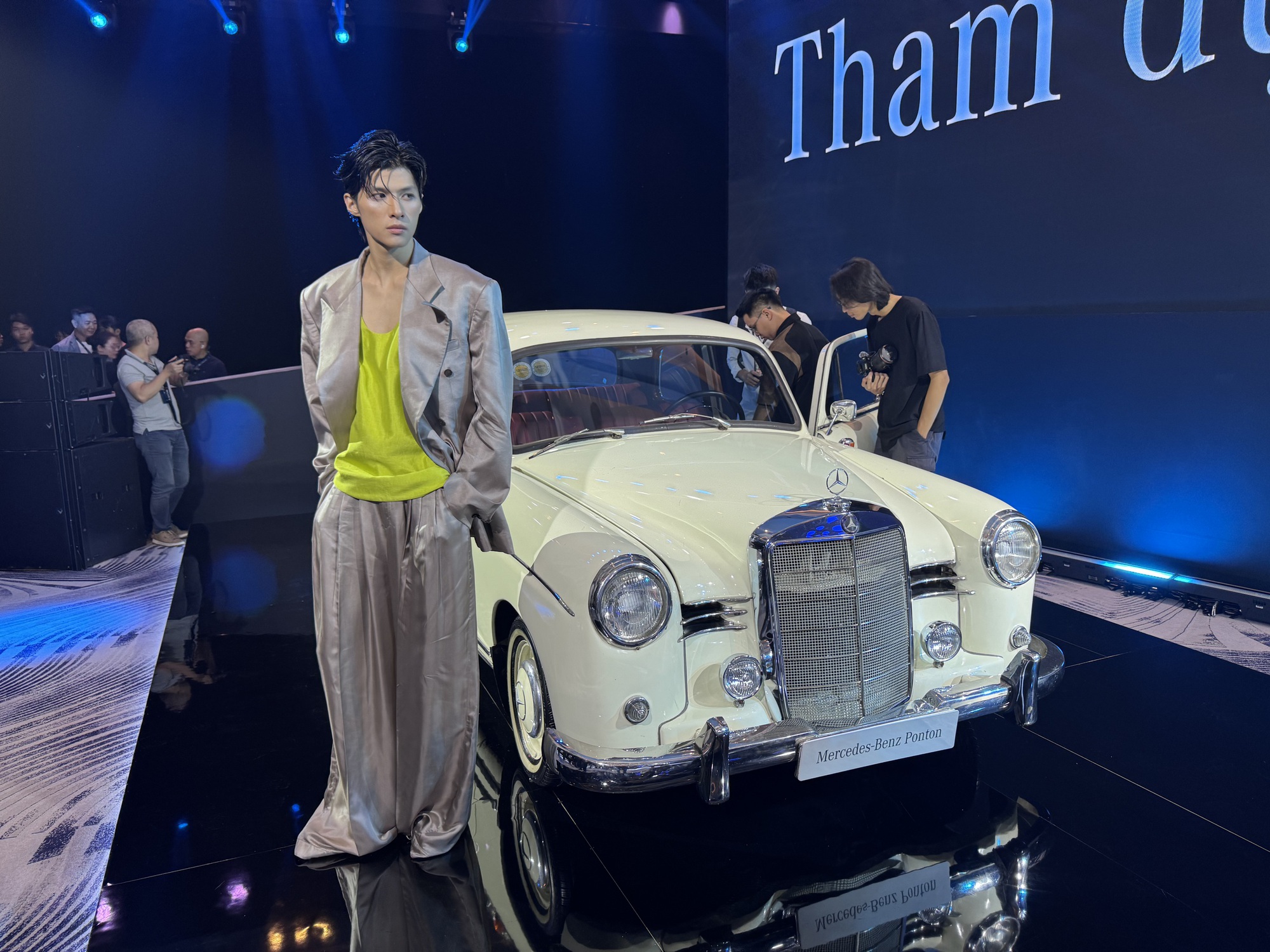 Dàn xe cổ hội tụ, nhiều người mê đắm- Ảnh 1. Dàn xe cổ hội tụ, nhiều người mê đắm- Ảnh 1.