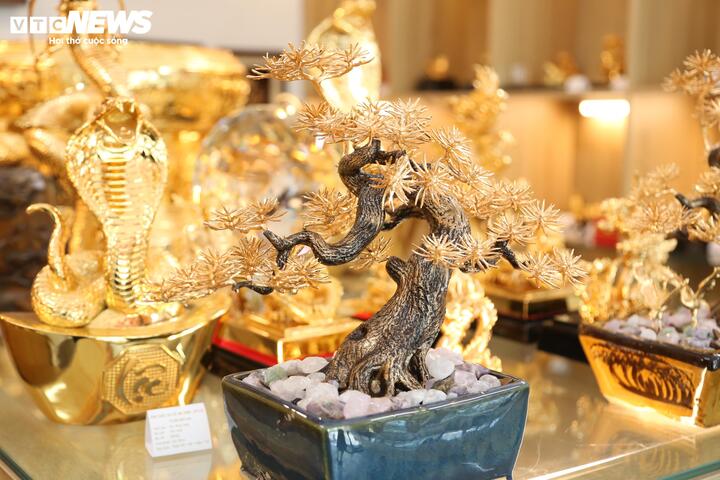 Quà 20/10 độc lạ: Tùng bonsai mạ vàng đắt đỏ, hoa Pickleball lần đầu xuất hiện- Ảnh 1. Quà 20/10 độc lạ: Tùng bonsai mạ vàng đắt đỏ, hoa Pickleball lần đầu xuất hiện- Ảnh 1.