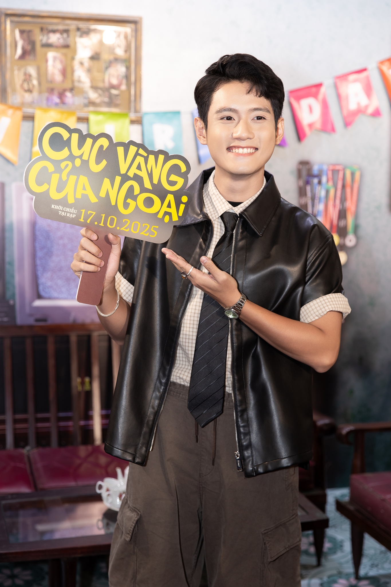 Thảm đỏ hot nhất hôm nay: Hoa hậu Khánh Vân khoe body cực bén giữa tin đồn có bầu, dàn nam thần trăm tỷ náo loạn sự kiện- Ảnh 15. Thảm đỏ hot nhất hôm nay: Hoa hậu Khánh Vân khoe body cực bén giữa tin đồn có bầu, dàn nam thần trăm tỷ náo loạn sự kiện- Ảnh 15.