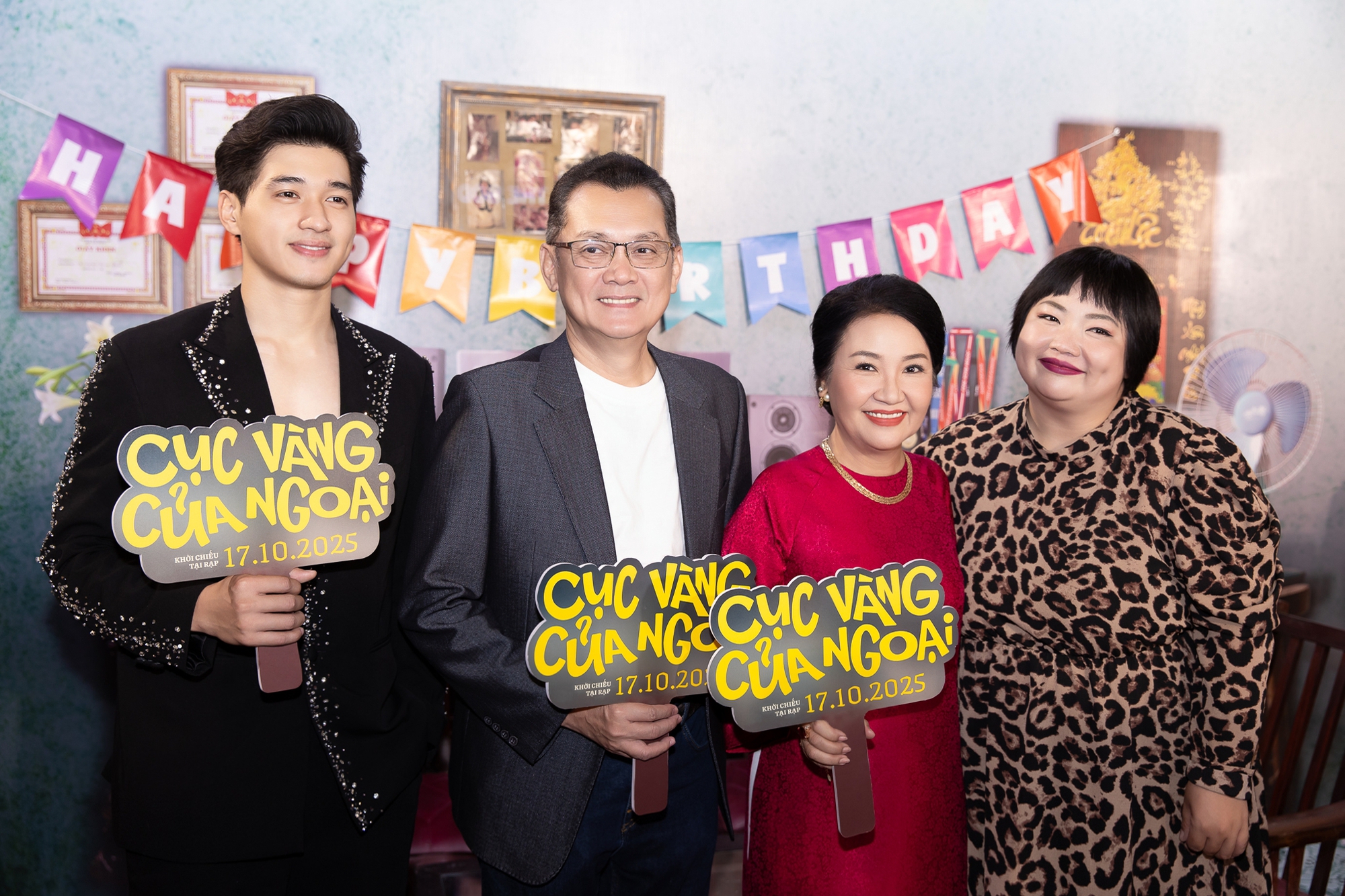 Thảm đỏ hot nhất hôm nay: Hoa hậu Khánh Vân khoe body cực bén giữa tin đồn có bầu, dàn nam thần trăm tỷ náo loạn sự kiện- Ảnh 14. Thảm đỏ hot nhất hôm nay: Hoa hậu Khánh Vân khoe body cực bén giữa tin đồn có bầu, dàn nam thần trăm tỷ náo loạn sự kiện- Ảnh 14.