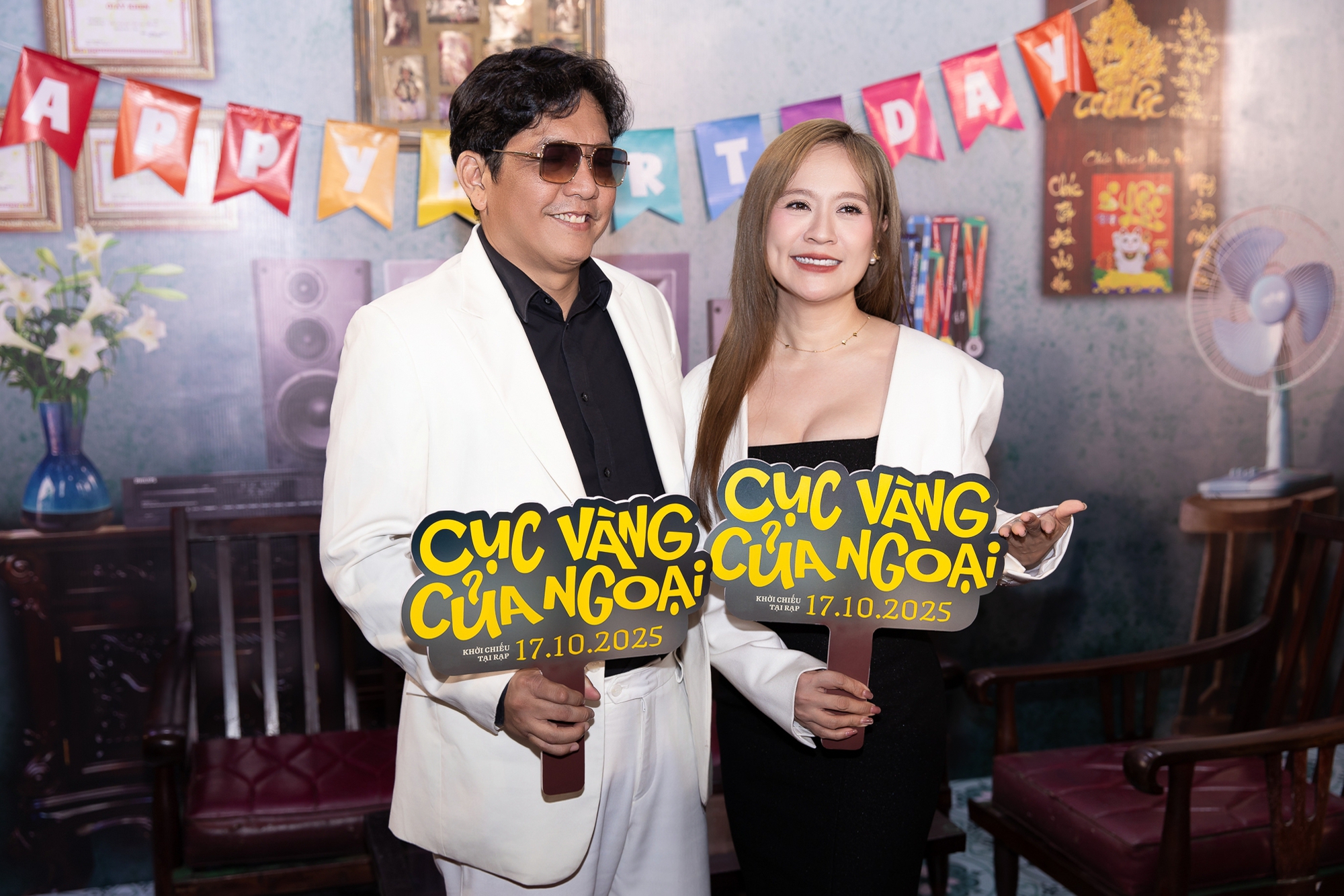 Thảm đỏ hot nhất hôm nay: Hoa hậu Khánh Vân khoe body cực bén giữa tin đồn có bầu, dàn nam thần trăm tỷ náo loạn sự kiện- Ảnh 7. Thảm đỏ hot nhất hôm nay: Hoa hậu Khánh Vân khoe body cực bén giữa tin đồn có bầu, dàn nam thần trăm tỷ náo loạn sự kiện- Ảnh 7.