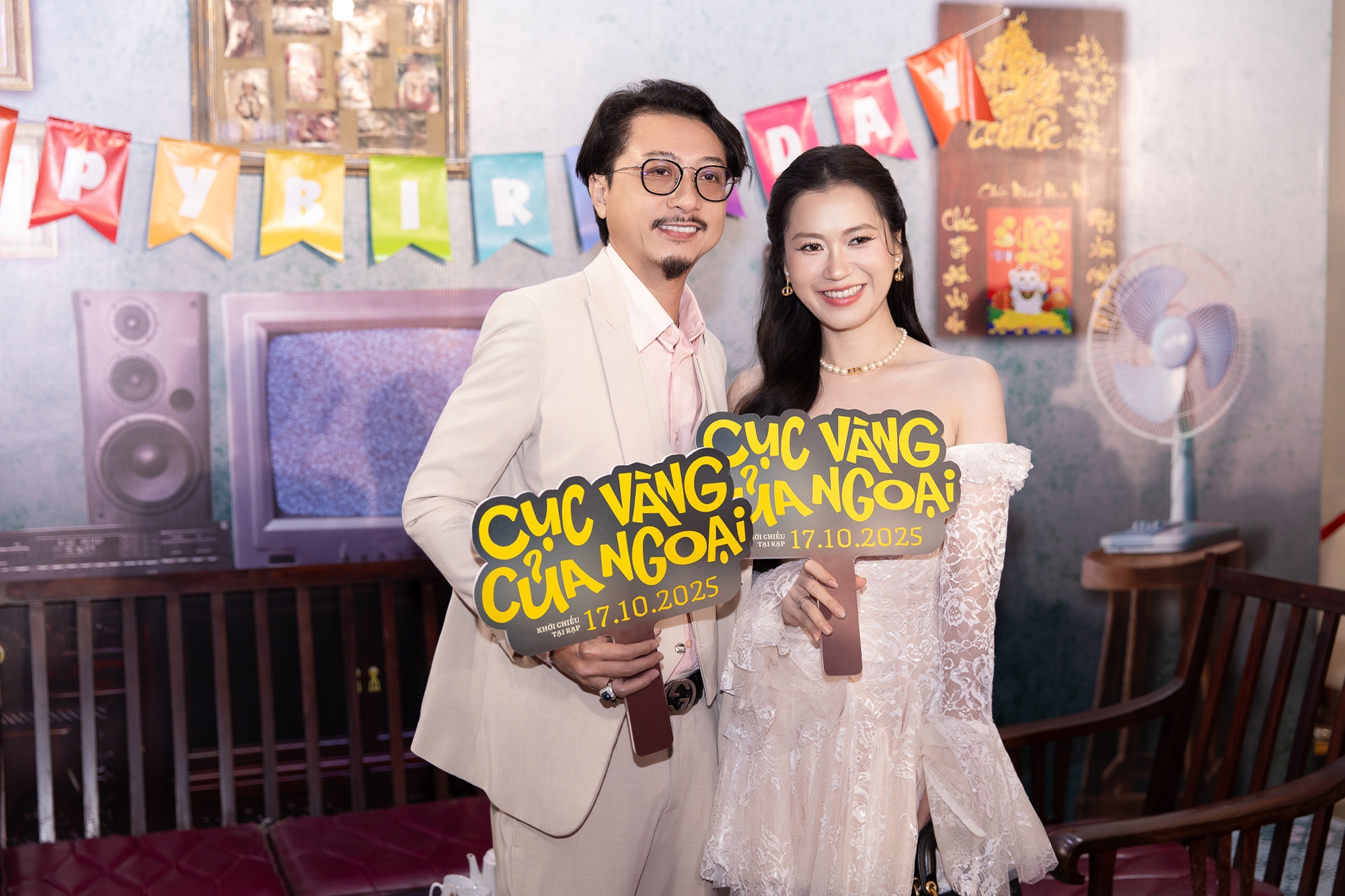 Thảm đỏ hot nhất hôm nay: Hoa hậu Khánh Vân khoe body cực bén giữa tin đồn có bầu, dàn nam thần trăm tỷ náo loạn sự kiện- Ảnh 10. Thảm đỏ hot nhất hôm nay: Hoa hậu Khánh Vân khoe body cực bén giữa tin đồn có bầu, dàn nam thần trăm tỷ náo loạn sự kiện- Ảnh 10.