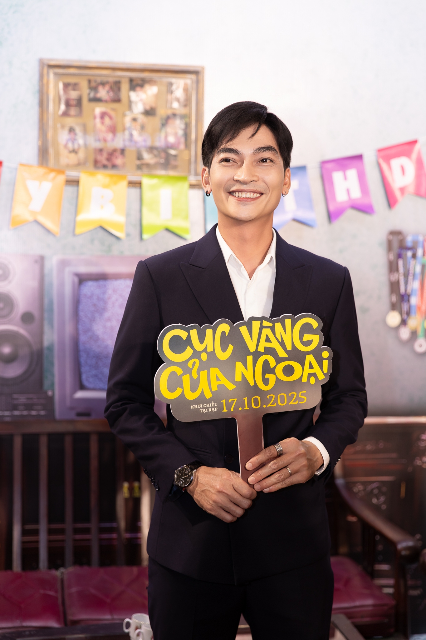 Thảm đỏ hot nhất hôm nay: Hoa hậu Khánh Vân khoe body cực bén giữa tin đồn có bầu, dàn nam thần trăm tỷ náo loạn sự kiện- Ảnh 1. Thảm đỏ hot nhất hôm nay: Hoa hậu Khánh Vân khoe body cực bén giữa tin đồn có bầu, dàn nam thần trăm tỷ náo loạn sự kiện- Ảnh 1.