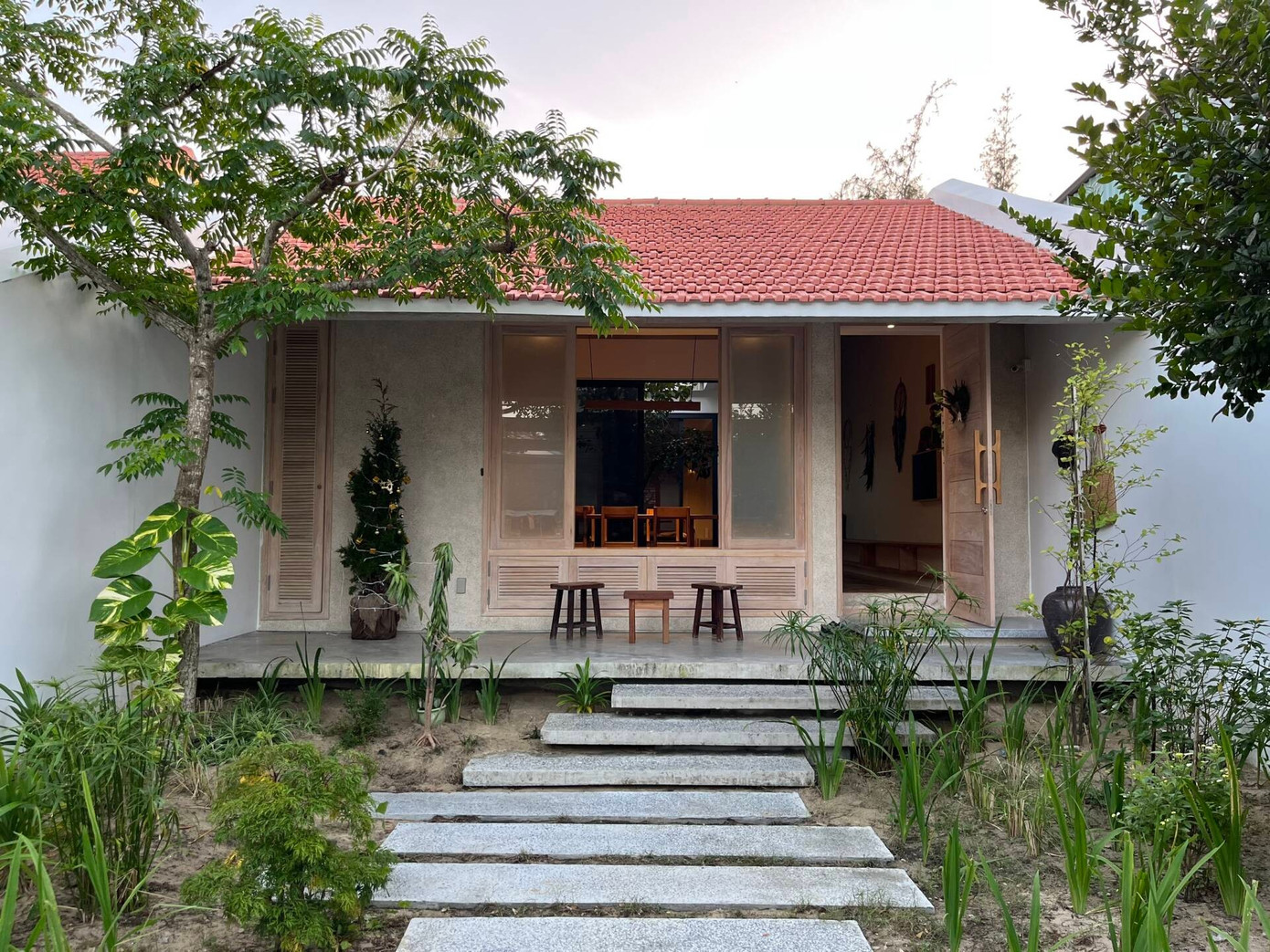Nhà 120m2 với giếng trời thích nghi khí hậu khắc nghiệt- Ảnh 1. Nhà 120m2 với giếng trời thích nghi khí hậu khắc nghiệt- Ảnh 1.