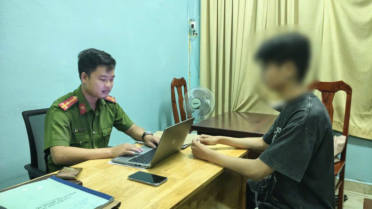 Nam sinh bị "ép buộc" thuê nhà nghỉ để làm việc, chị gái thấy liền báo công an- Ảnh 1. Nam sinh bị "ép buộc" thuê nhà nghỉ để làm việc, chị gái thấy liền báo công an- Ảnh 1.
