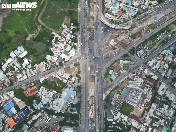 TP.HCM đẩy nhanh tiến độ loạt dự án giao thông cửa ngõ- Ảnh 2. TP.HCM đẩy nhanh tiến độ loạt dự án giao thông cửa ngõ- Ảnh 2.
