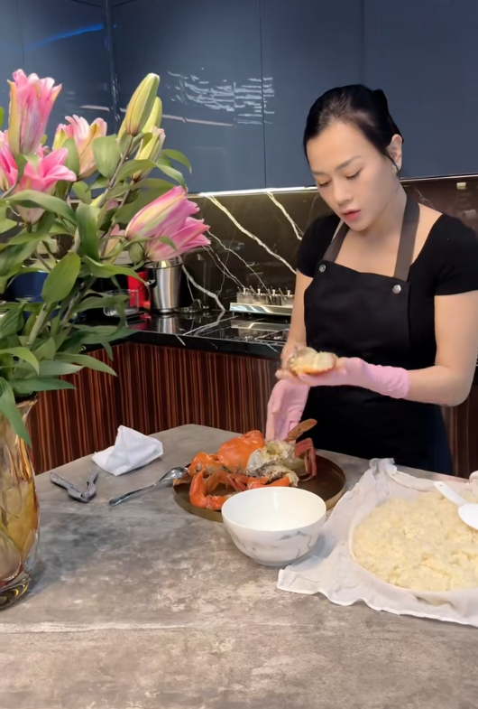 Vì sao Phương Oanh chủ động dừng lại?- Ảnh 3. Vì sao Phương Oanh chủ động dừng lại?- Ảnh 3.