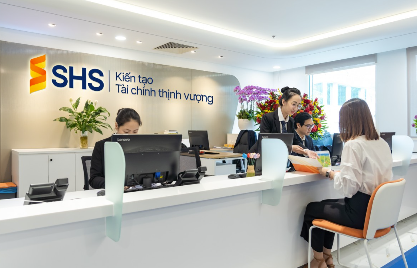 SHS dùng vốn từ phát hành ESOP để làm gì?- Ảnh 1. SHS dùng vốn từ phát hành ESOP để làm gì?- Ảnh 1.