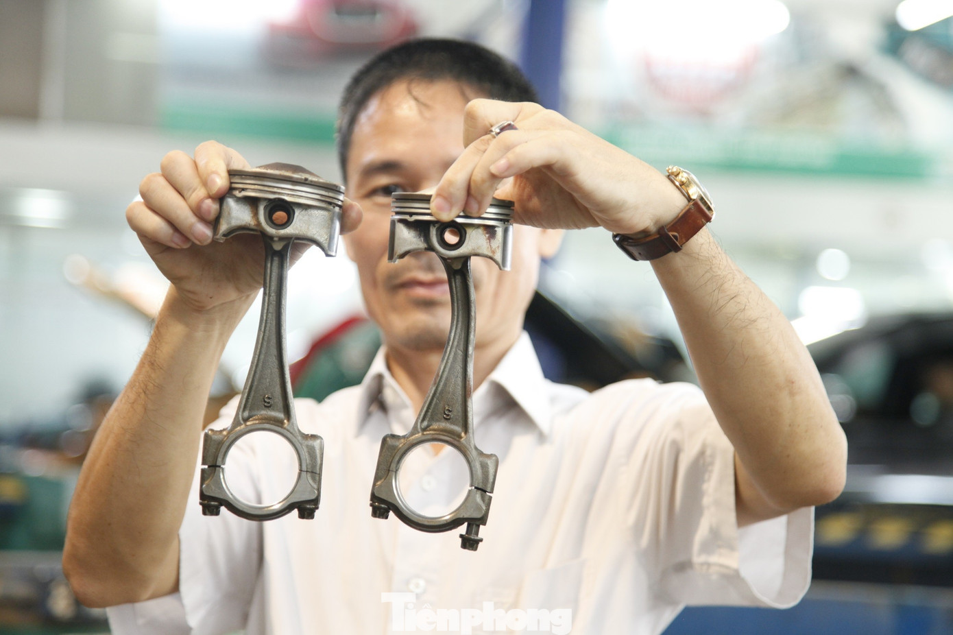 Sau lũ lịch sử, ô tô tiền tỷ bị ngập nước nằm chờ 'cấp cứu'- Ảnh 11. Sau lũ lịch sử, ô tô tiền tỷ bị ngập nước nằm chờ 'cấp cứu'- Ảnh 11.