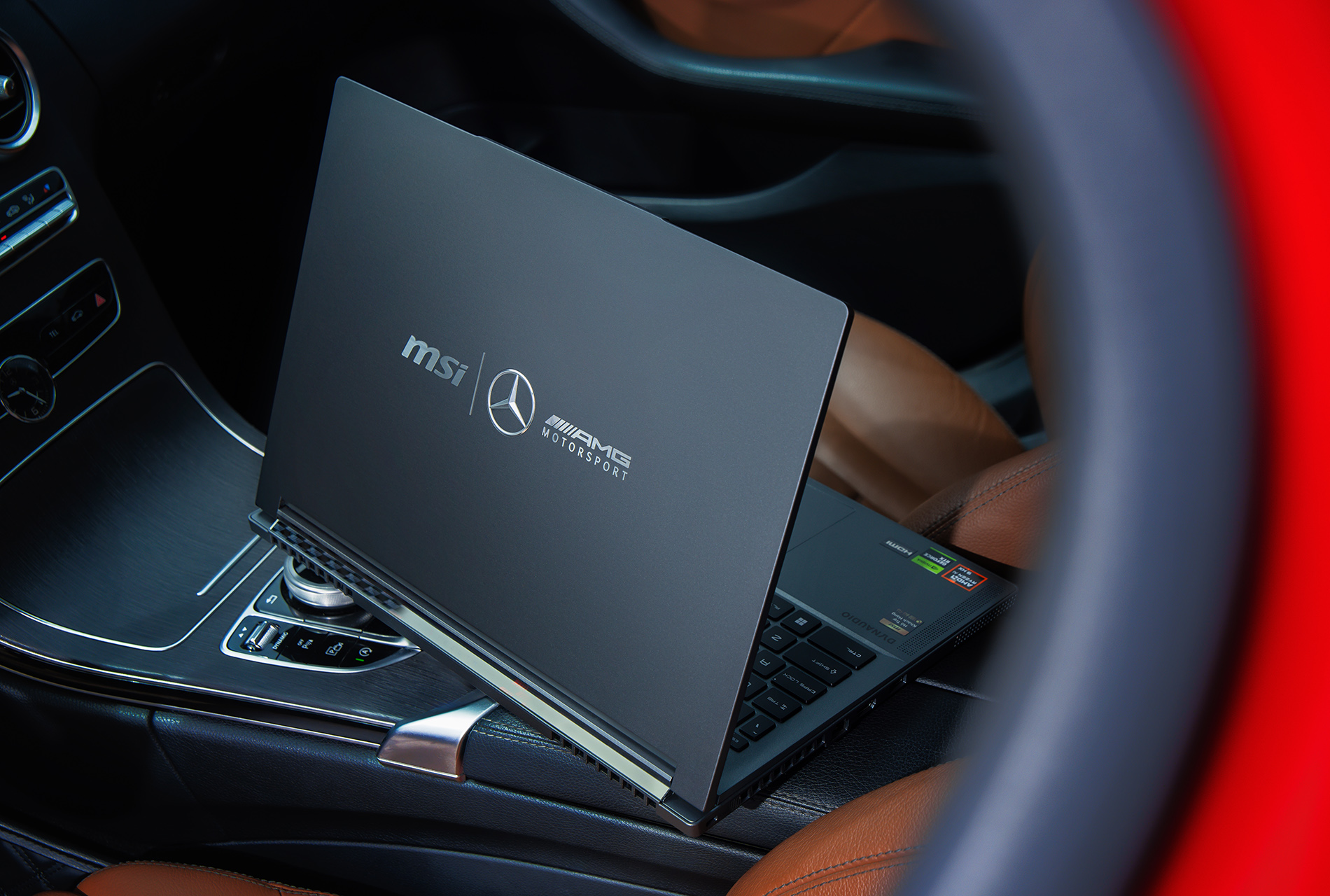 Trải nghiệm laptop là 'cú bắt tay' giữa MSI và Mercedes-AMG: Thiết kế khác biệt, hiệu năng mạnh mẽ, giá bằng một chiếc SH- Ảnh 8. Trải nghiệm laptop là 'cú bắt tay' giữa MSI và Mercedes-AMG: Thiết kế khác biệt, hiệu năng mạnh mẽ, giá bằng một chiếc SH- Ảnh 8.