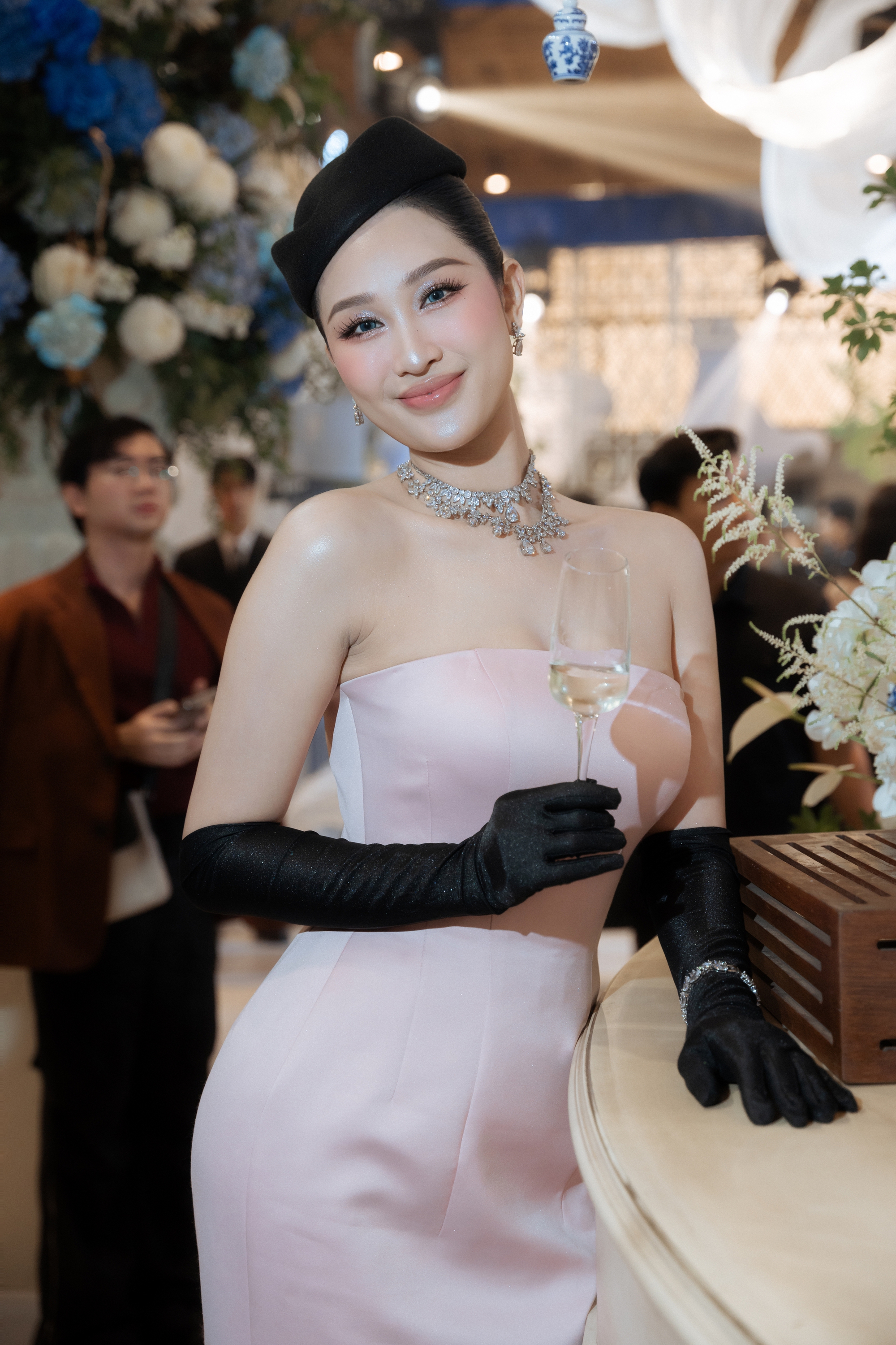 Hồ Ngọc Hà, Thiều Bảo Trâm và dàn sao Việt bị 1 mỹ nhân 41 tuổi Hồ Ngọc Hà, Thiều Bảo Trâm và dàn sao Việt bị 1 mỹ nhân 41 tuổi