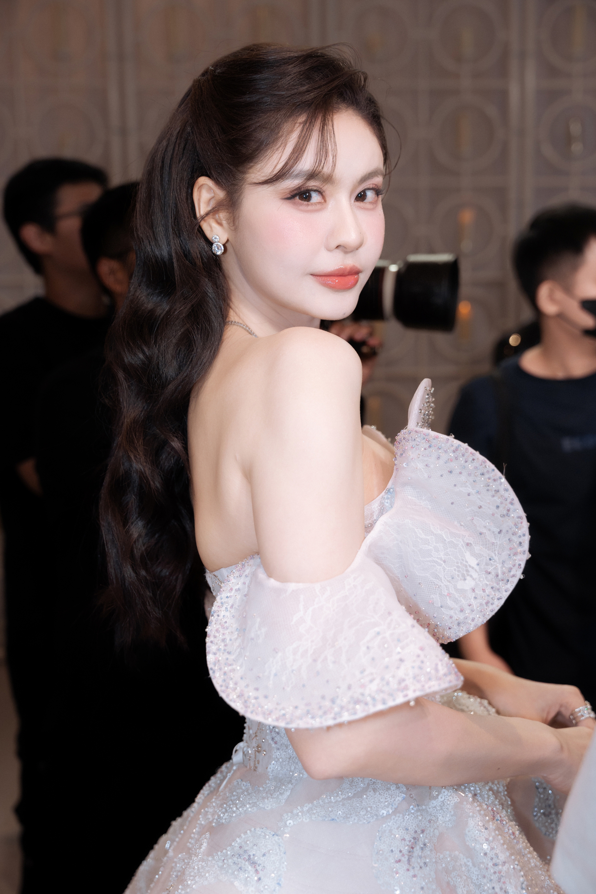 Hồ Ngọc Hà, Thiều Bảo Trâm và dàn sao Việt bị 1 mỹ nhân 41 tuổi Hồ Ngọc Hà, Thiều Bảo Trâm và dàn sao Việt bị 1 mỹ nhân 41 tuổi