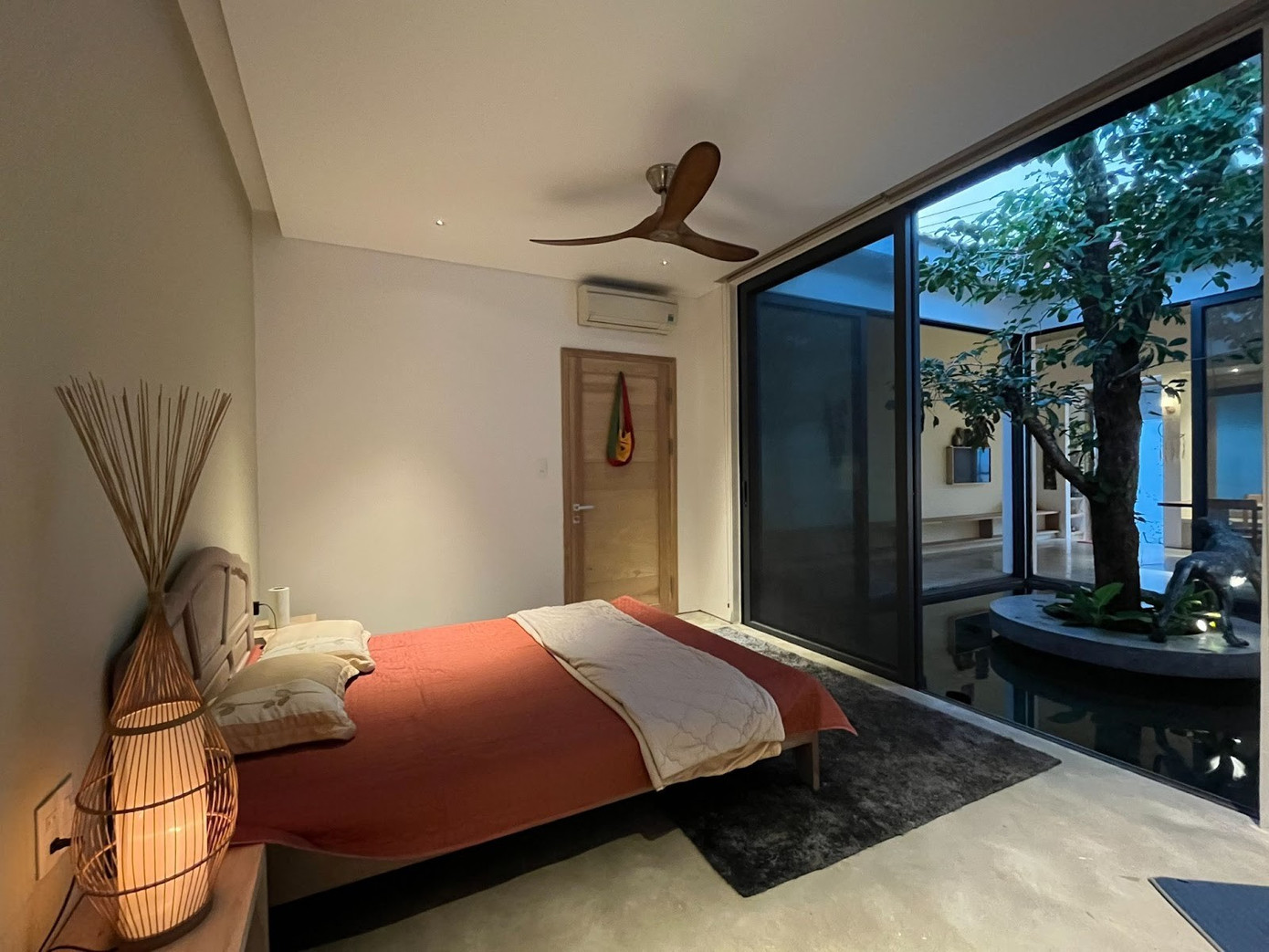 Nhà 120m2 với giếng trời thích nghi khí hậu khắc nghiệt- Ảnh 9. Nhà 120m2 với giếng trời thích nghi khí hậu khắc nghiệt- Ảnh 9.