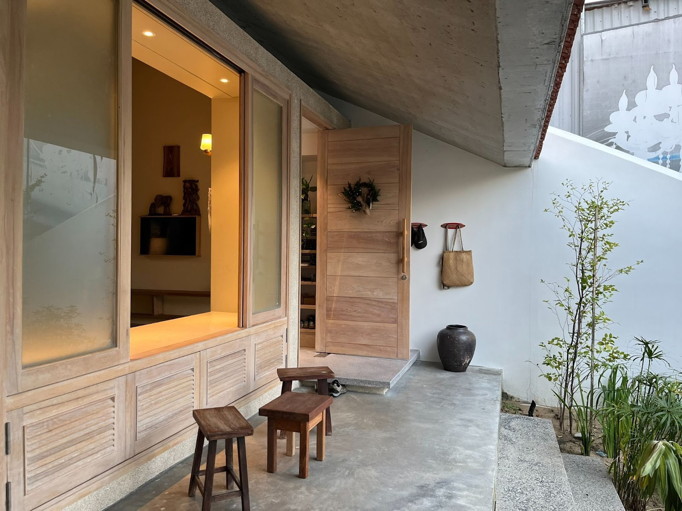 Nhà 120m2 với giếng trời thích nghi khí hậu khắc nghiệt- Ảnh 3. Nhà 120m2 với giếng trời thích nghi khí hậu khắc nghiệt- Ảnh 3.