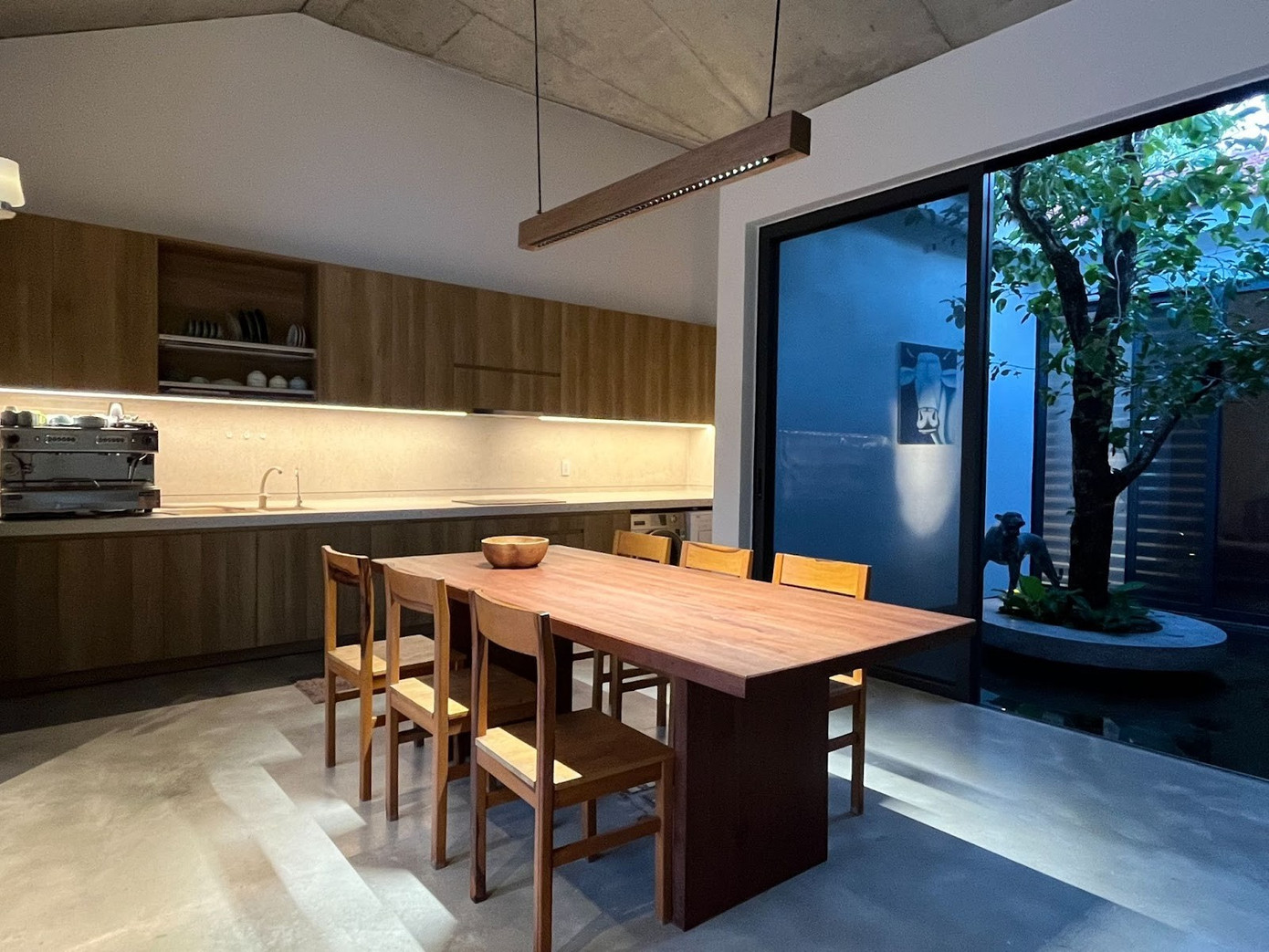 Nhà 120m2 với giếng trời thích nghi khí hậu khắc nghiệt- Ảnh 8. Nhà 120m2 với giếng trời thích nghi khí hậu khắc nghiệt- Ảnh 8.