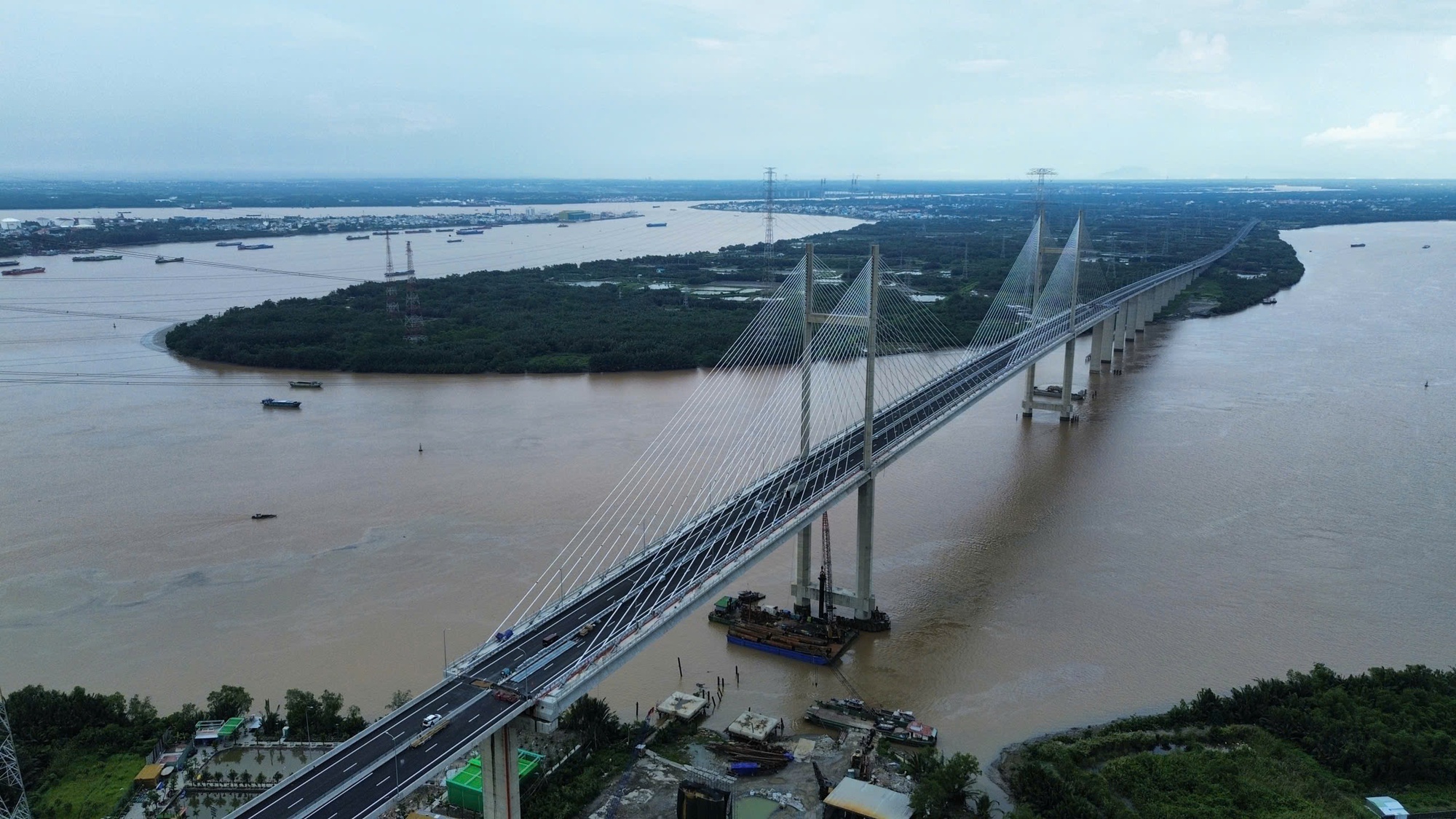 Ngắm cầu dây văng có tĩnh không cao nhất Việt Nam- Ảnh 4. Ngắm cầu dây văng có tĩnh không cao nhất Việt Nam- Ảnh 4.