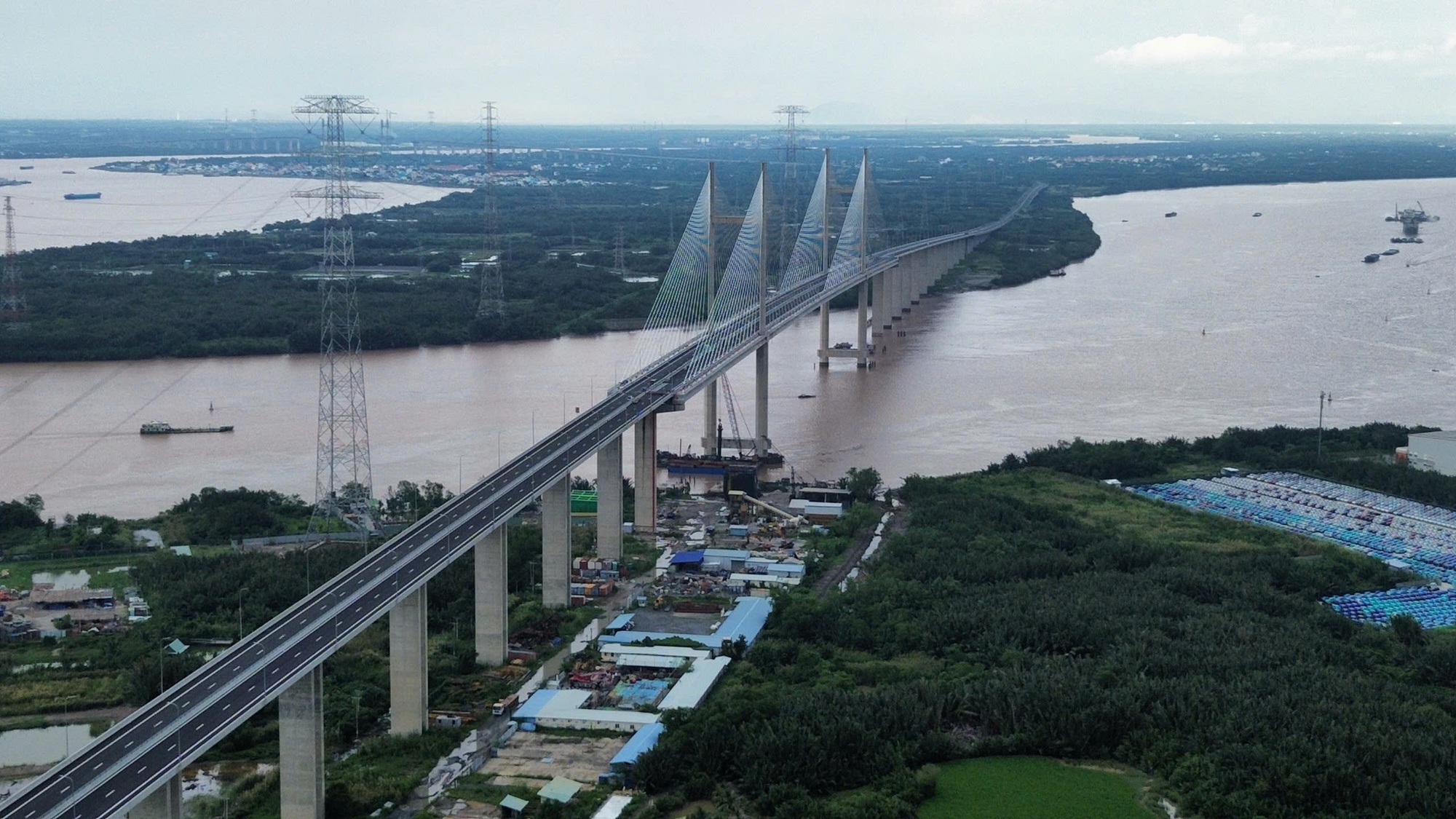Ngắm cầu dây văng có tĩnh không cao nhất Việt Nam- Ảnh 1. Ngắm cầu dây văng có tĩnh không cao nhất Việt Nam- Ảnh 1.
