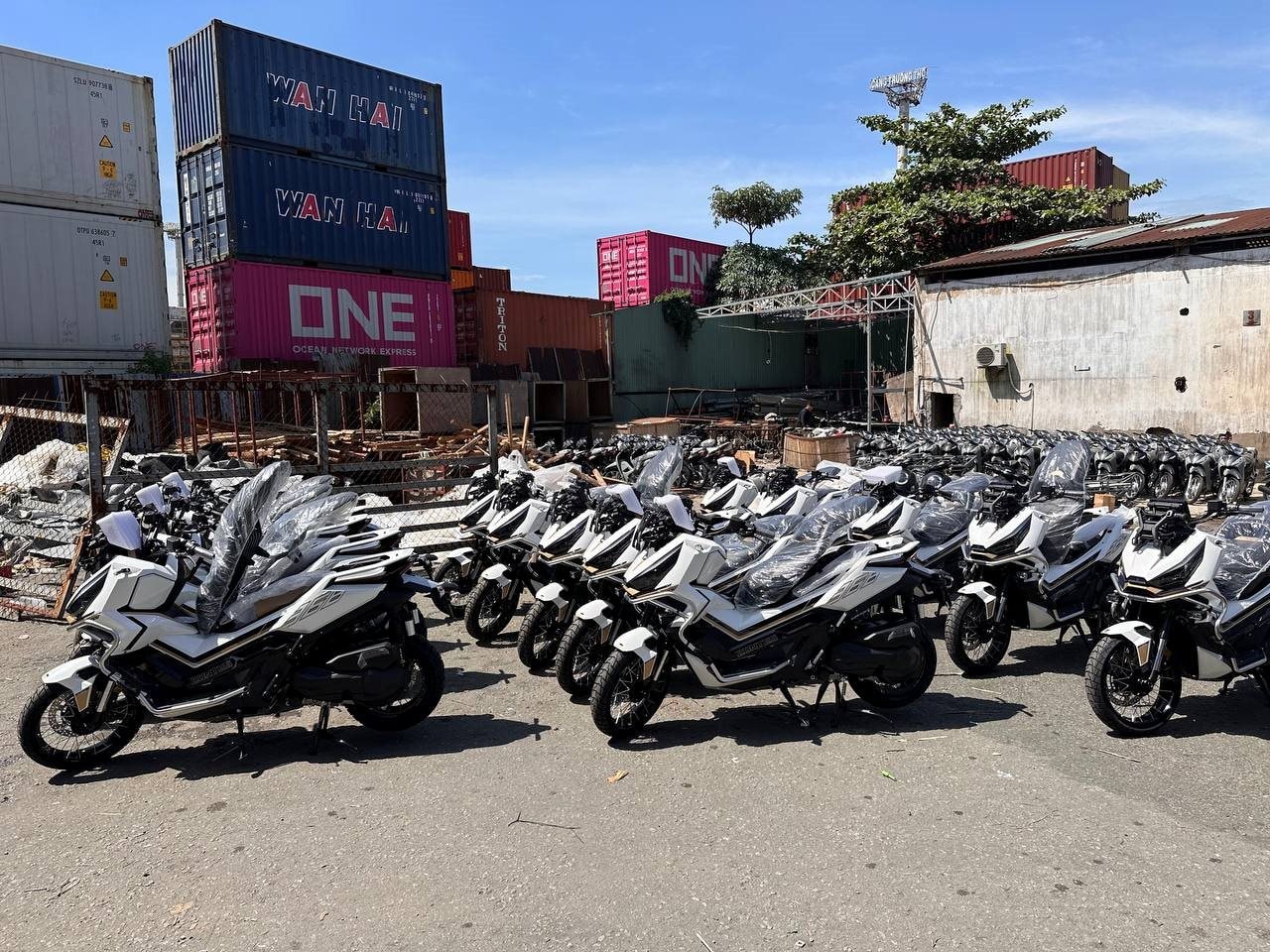 Vừa về đầy cảng xe tay ga dân phượt thích mê, cốp rộng gấp rưỡi Lead, động cơ khỏe hơn của Honda, Yamaha- Ảnh 3. Vừa về đầy cảng xe tay ga dân phượt thích mê, cốp rộng gấp rưỡi Lead, động cơ khỏe hơn của Honda, Yamaha- Ảnh 3.