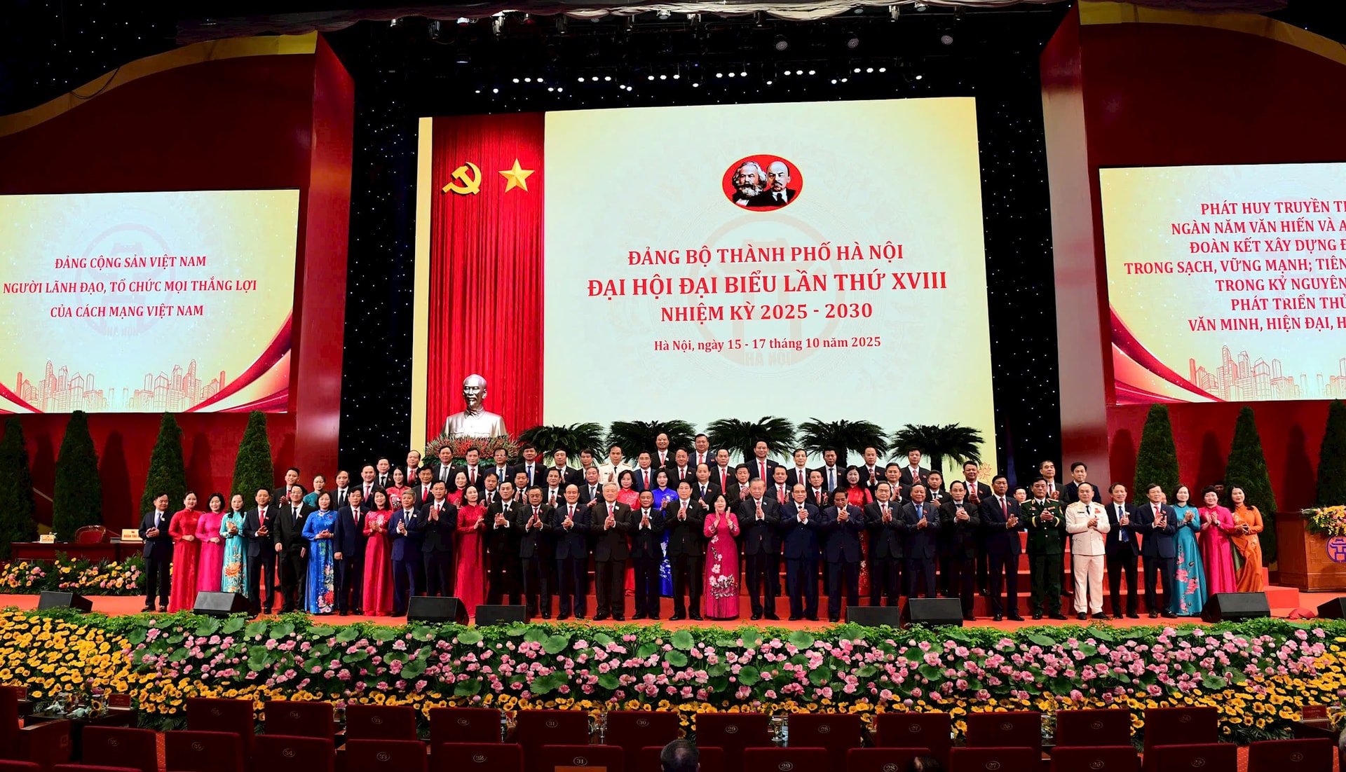 Danh sách 17 Ủy viên Ban Thường vụ Thành ủy Hà Nội khóa XVIII- Ảnh 1. Danh sách 17 Ủy viên Ban Thường vụ Thành ủy Hà Nội khóa XVIII- Ảnh 1.