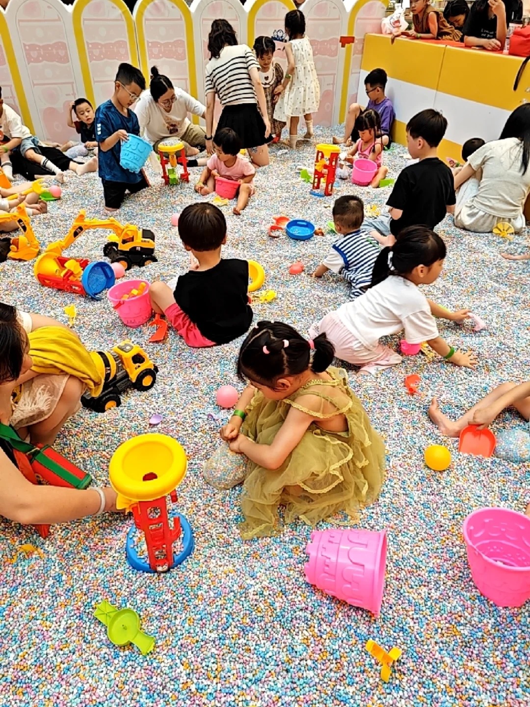 Vụ bé trai 8 tuổi bị tát ù tai, phụ huynh phẫn nộ: Bảo vệ con mình không phải đi đánh đứa trẻ khác!- Ảnh 3. Vụ bé trai 8 tuổi bị tát ù tai, phụ huynh phẫn nộ: Bảo vệ con mình không phải đi đánh đứa trẻ khác!- Ảnh 3.