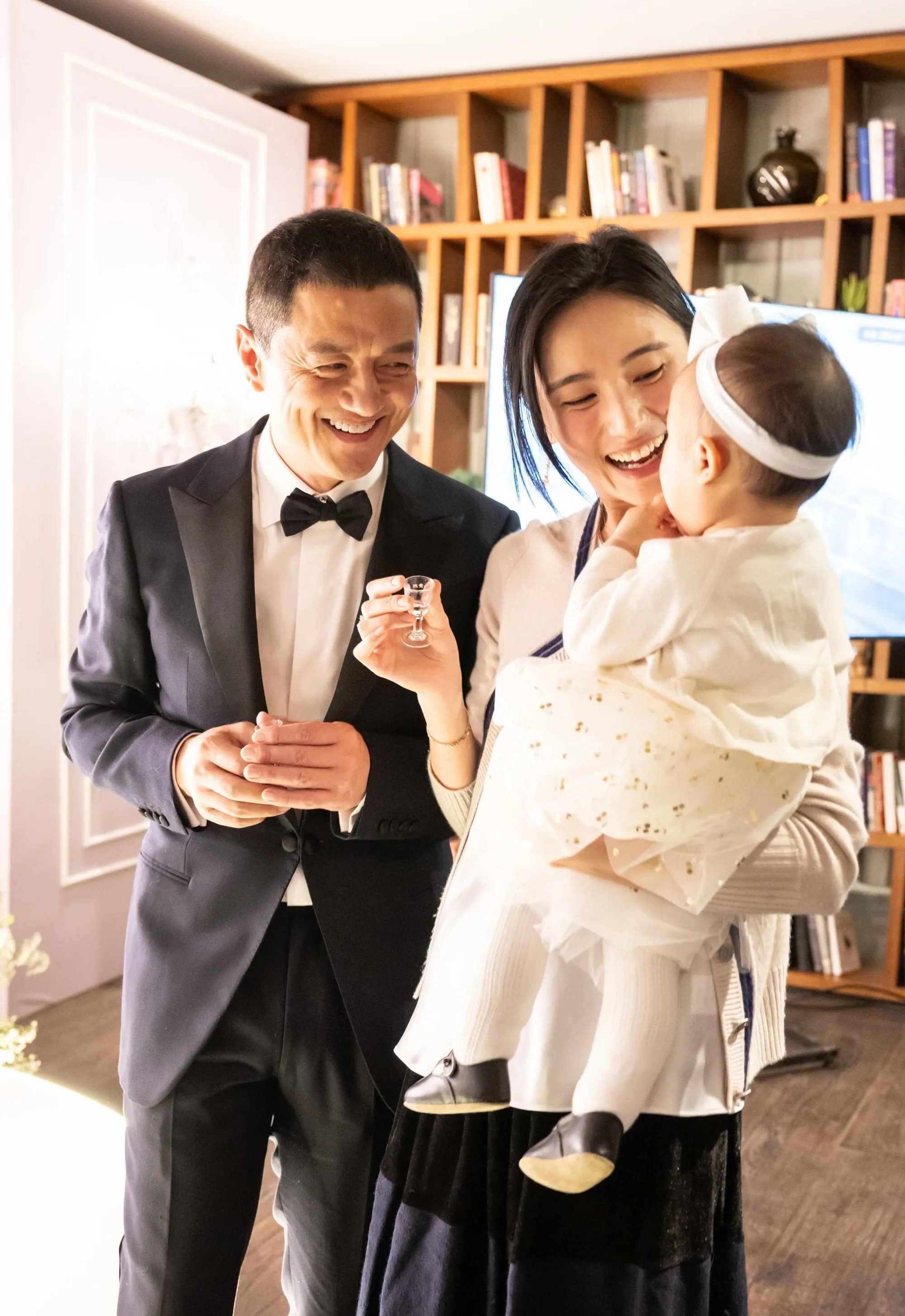 Tài tử Anh Hùng Xạ Điêu gánh khoản nợ khổng lồ, 2 cuộc hôn nhân đều tan vỡ- Ảnh 2. Tài tử Anh Hùng Xạ Điêu gánh khoản nợ khổng lồ, 2 cuộc hôn nhân đều tan vỡ- Ảnh 2.
