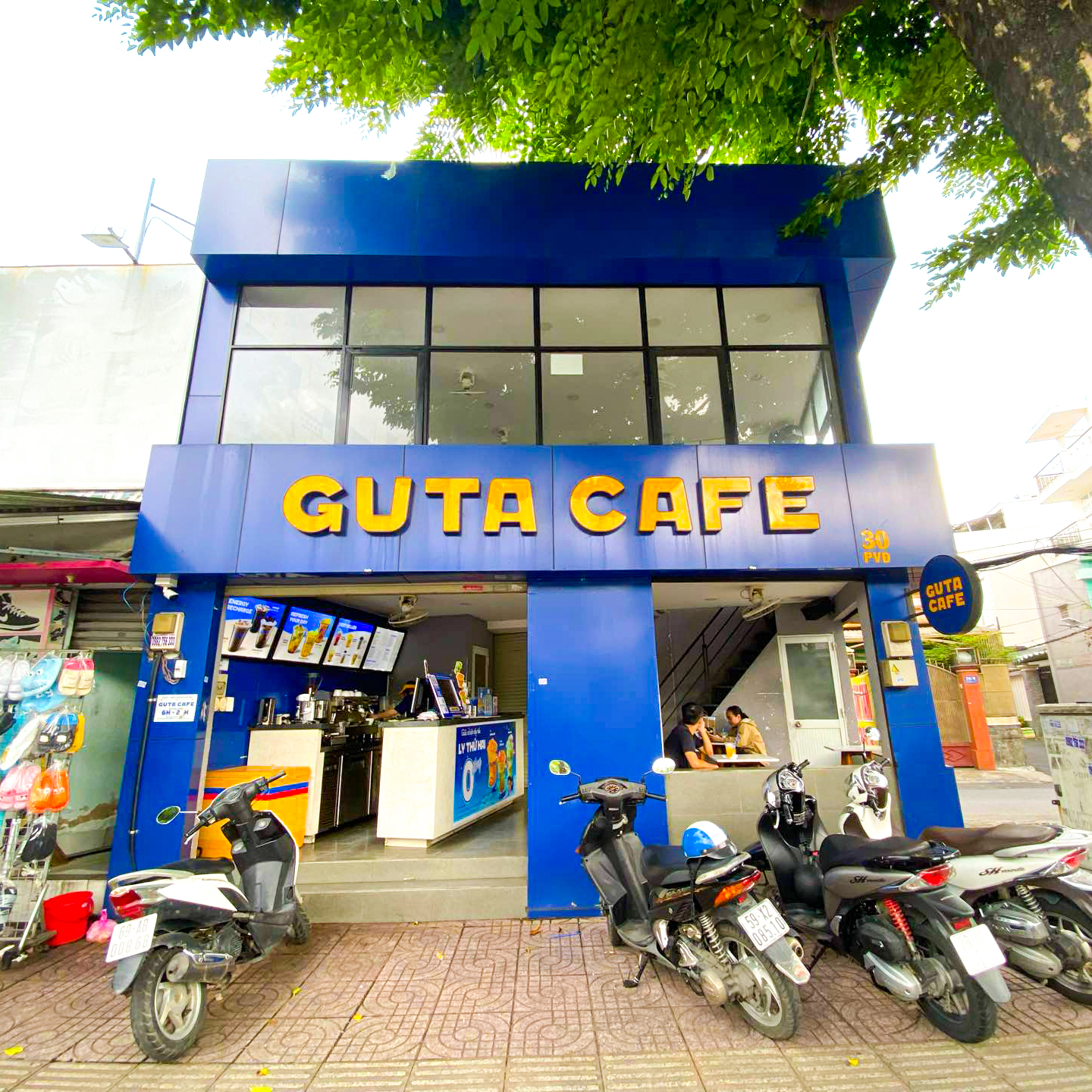 Sự thật về ông chủ trẻ đứng sau chuỗi cà phê rẻ nhất Việt Nam, cạnh tranh trực tiếp với Phúc Long và Highlands- Ảnh 3. Sự thật về ông chủ trẻ đứng sau chuỗi cà phê rẻ nhất Việt Nam, cạnh tranh trực tiếp với Phúc Long và Highlands- Ảnh 3.