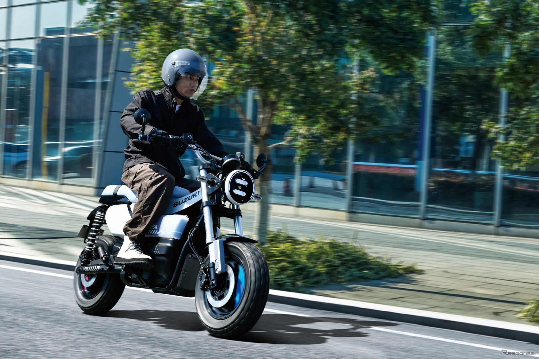 Suzuki chính thức ra mắt mẫu xe máy điện hoàn toàn mới, mang phong cách giống hệt 'Charly cúc cu'- Ảnh 2. Suzuki chính thức ra mắt mẫu xe máy điện hoàn toàn mới, mang phong cách giống hệt 'Charly cúc cu'- Ảnh 2.