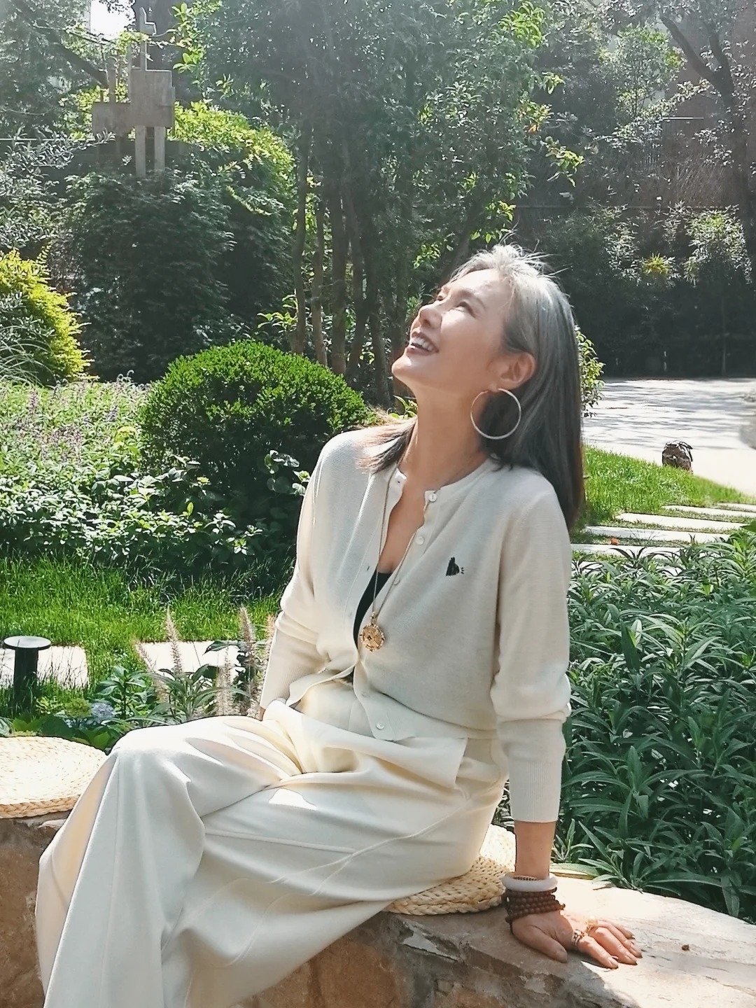 Mẹ chồng lương hưu 19 triệu, thấy tôi xuýt xoa bà nói thẳng: "Đây mới là thứ già vẫn giàu"- Ảnh 1. Mẹ chồng lương hưu 19 triệu, thấy tôi xuýt xoa bà nói thẳng: "Đây mới là thứ già vẫn giàu"- Ảnh 1.
