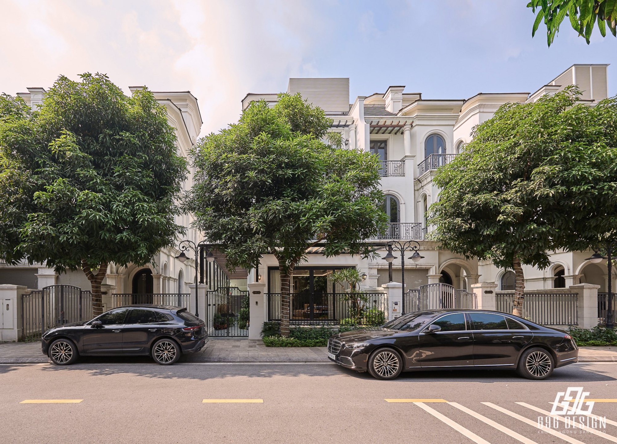 Bên trong biệt thự chục tỷ của Đoàn Văn Hậu - Doãn Hải My: Nội thất nhập khẩu châu Âu, hệ thống đèn trăm triệu- Ảnh 1. Bên trong biệt thự chục tỷ của Đoàn Văn Hậu - Doãn Hải My: Nội thất nhập khẩu châu Âu, hệ thống đèn trăm triệu- Ảnh 1.