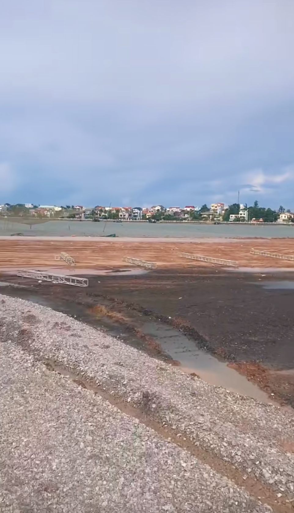 Hôn lễ Đỗ Hà - thiếu gia tập đoàn Sơn Hải ở Quảng Trị: Nhà trai dựng rạp to như sân vận động!- Ảnh 2. Hôn lễ Đỗ Hà - thiếu gia tập đoàn Sơn Hải ở Quảng Trị: Nhà trai dựng rạp to như sân vận động!- Ảnh 2.