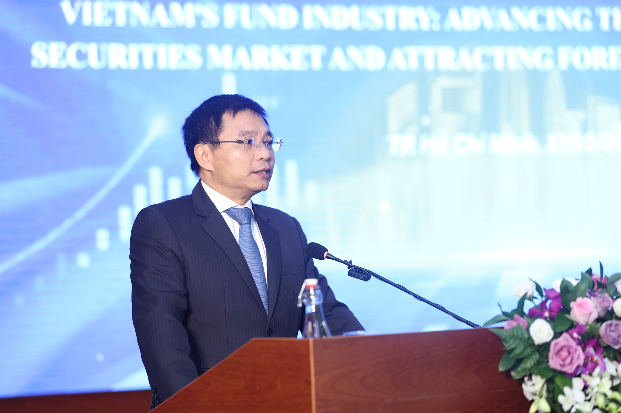 Bên cạnh sàn vàng, Nhà nước cũng đang nghiên cứu đưa ETF vàng lên sàn giao dịch- Ảnh 1. Bên cạnh sàn vàng, Nhà nước cũng đang nghiên cứu đưa ETF vàng lên sàn giao dịch- Ảnh 1.