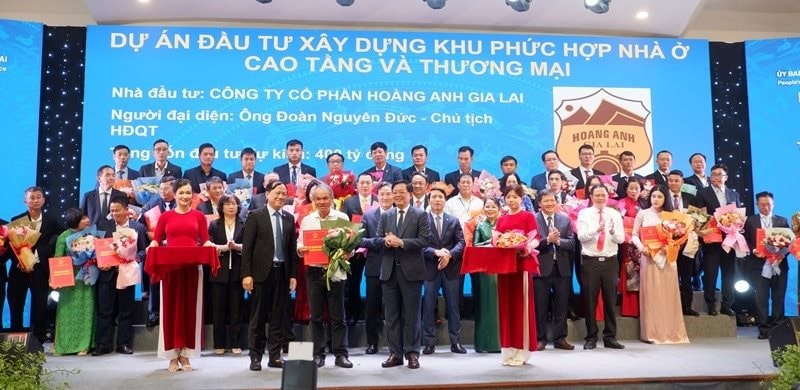 Bầu Đức nói lý do quay lại làm bất động sản: Hoá ra khu đất bị HAGL bỏ quên 15 năm vì "giàu quá", nhớ ra có khi cũng bán trả nợ rồi- Ảnh 1. Bầu Đức nói lý do quay lại làm bất động sản: Hoá ra khu đất bị HAGL bỏ quên 15 năm vì "giàu quá", nhớ ra có khi cũng bán trả nợ rồi- Ảnh 1.