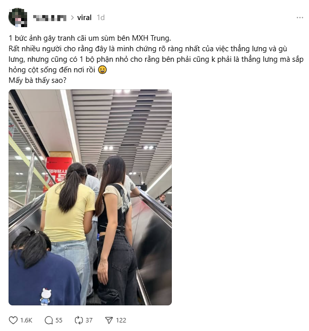 Bức ảnh lưu lại tư thế đứng của 2 cô gái gây xôn xao MXH xứ Trung: Đứng thế nào mới đúng để vừa đẹp vừa không hại ?- Ảnh 1. Bức ảnh lưu lại tư thế đứng của 2 cô gái gây xôn xao MXH xứ Trung: Đứng thế nào mới đúng để vừa đẹp vừa không hại ?- Ảnh 1.