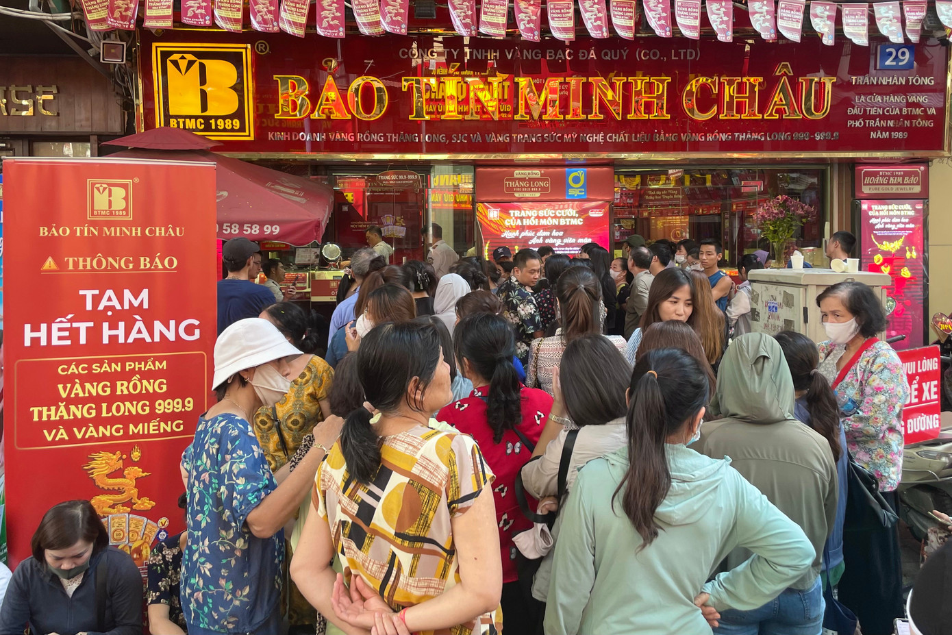 Giá vàng vượt mọi dự báo, khuyến nghị người dân thận trọng- Ảnh 1. Giá vàng vượt mọi dự báo, khuyến nghị người dân thận trọng- Ảnh 1.