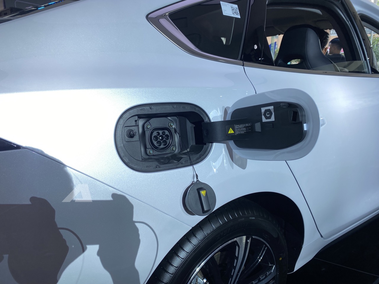 BYD Seal 5 ra mắt Việt Nam: Giá 696 triệu đồng, cùng cỡ Civic, máy hybrid cắm sạc tiêu thụ 3,8 lít/100km- Ảnh 15. BYD Seal 5 ra mắt Việt Nam: Giá 696 triệu đồng, cùng cỡ Civic, máy hybrid cắm sạc tiêu thụ 3,8 lít/100km- Ảnh 15.